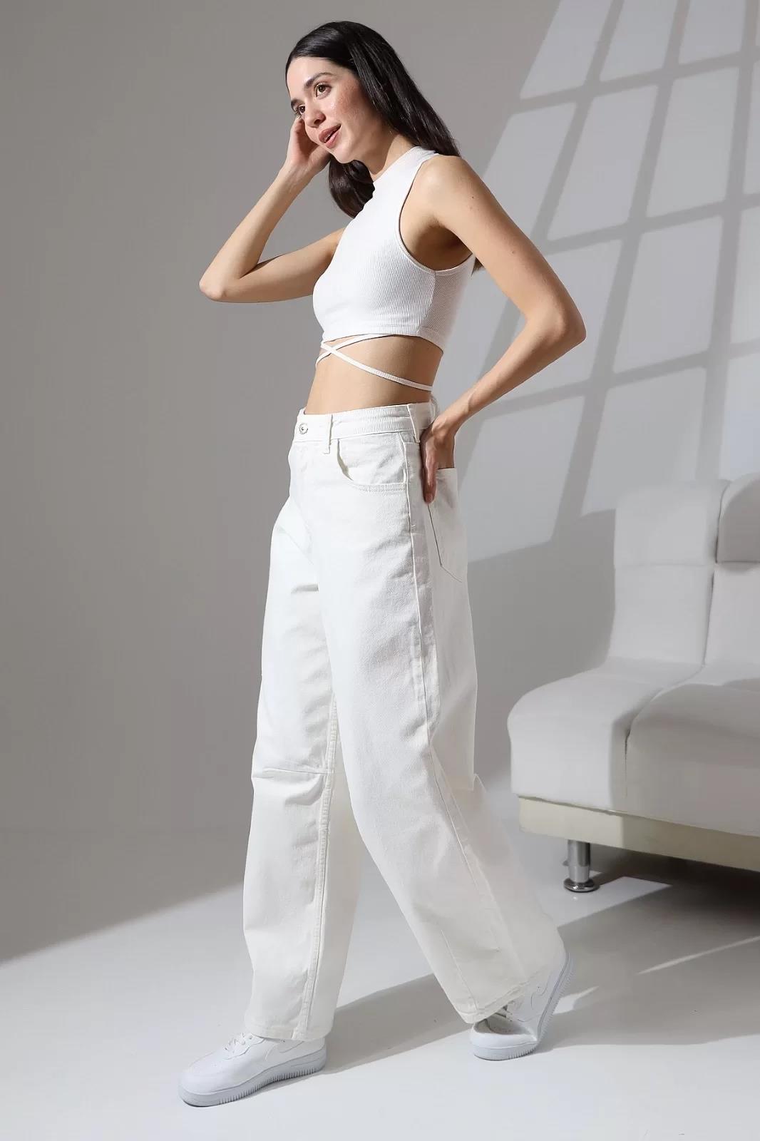BEYAZ ÖN DİKİŞ DETAYLI BAGGY JEAN