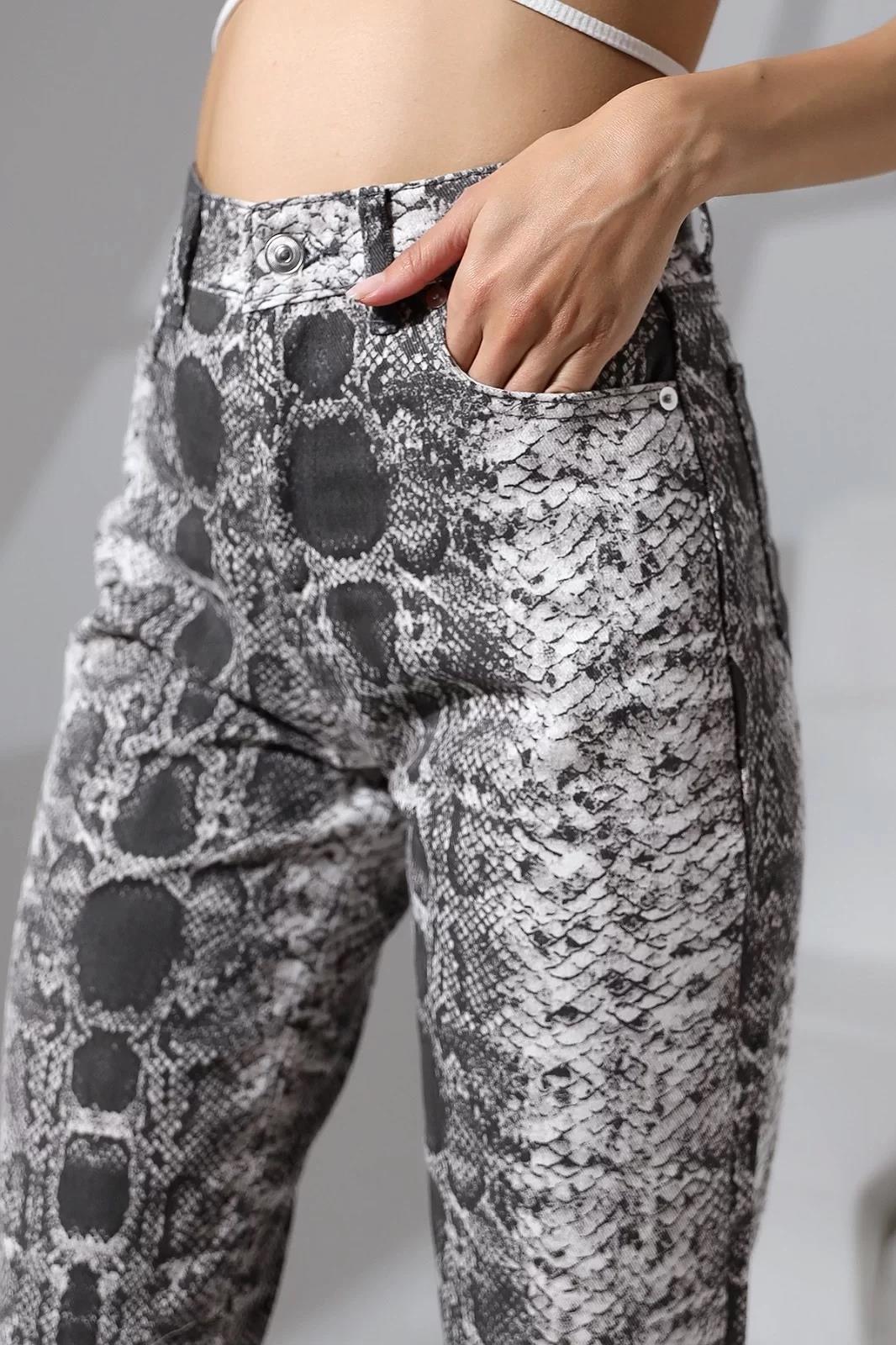 GRİ YILAN DESENLİ STRAIGHT FIT PANTOLON