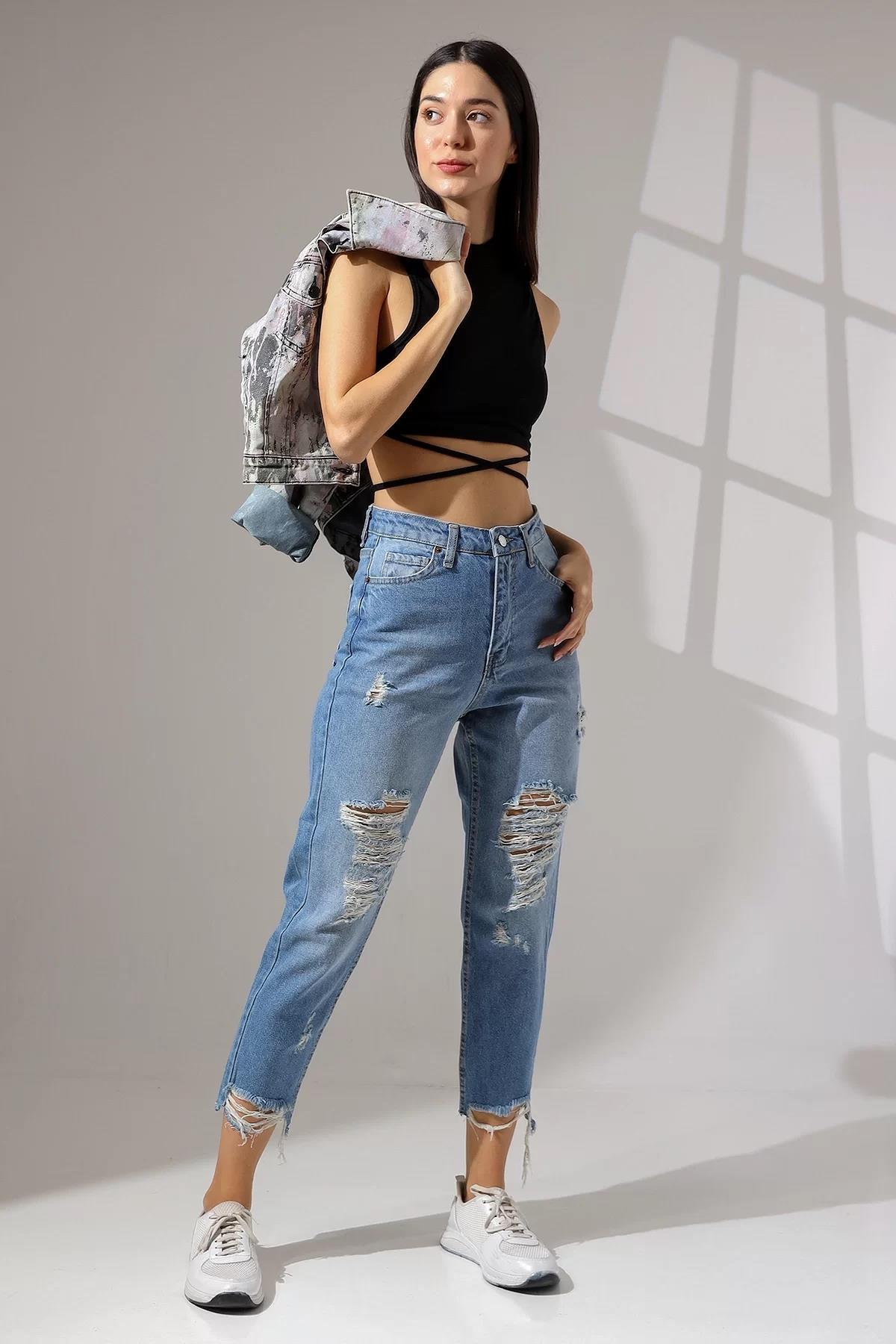 YÜKSEK BEL DİZ PAÇA YIRTIK MOM JEAN