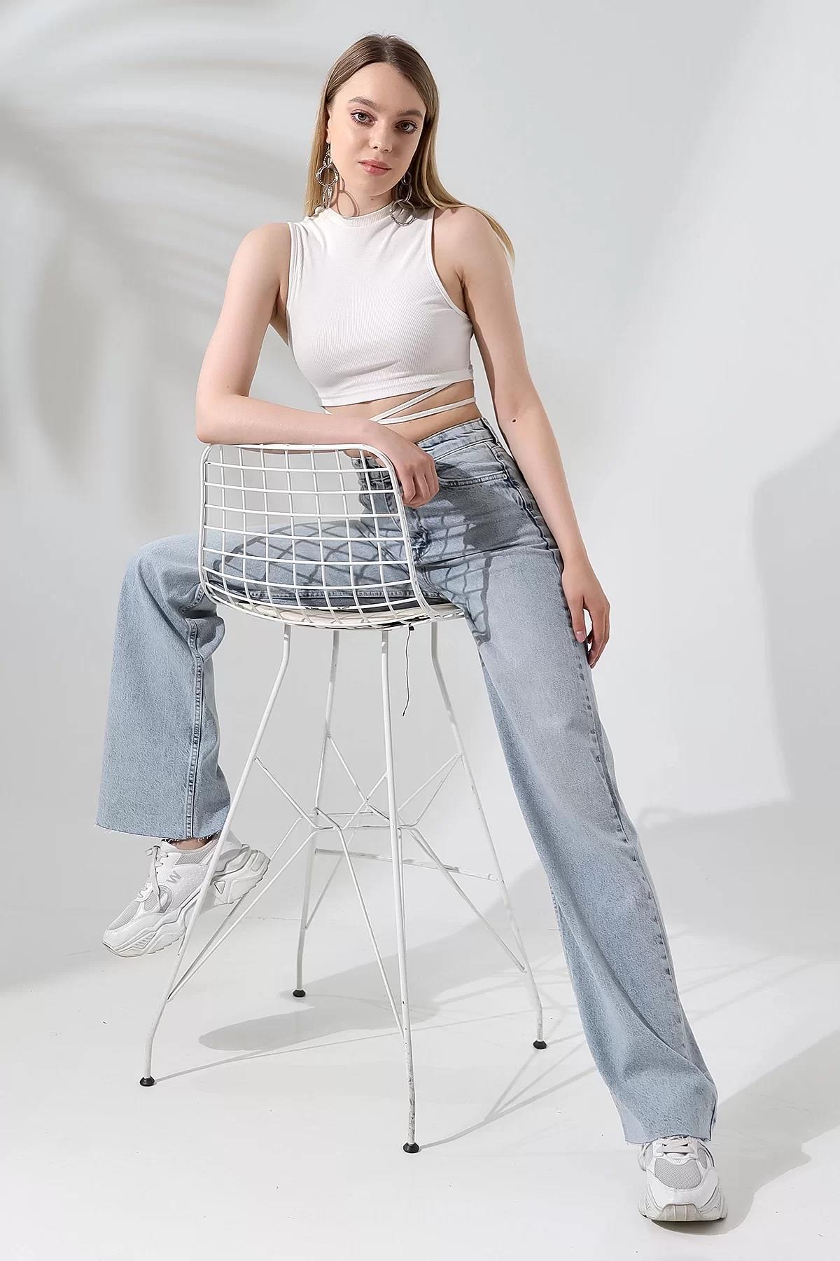 YÜKSEK BEL KESİK PAÇA BUZ MAVİSİ STRAIGHT FIT JEAN