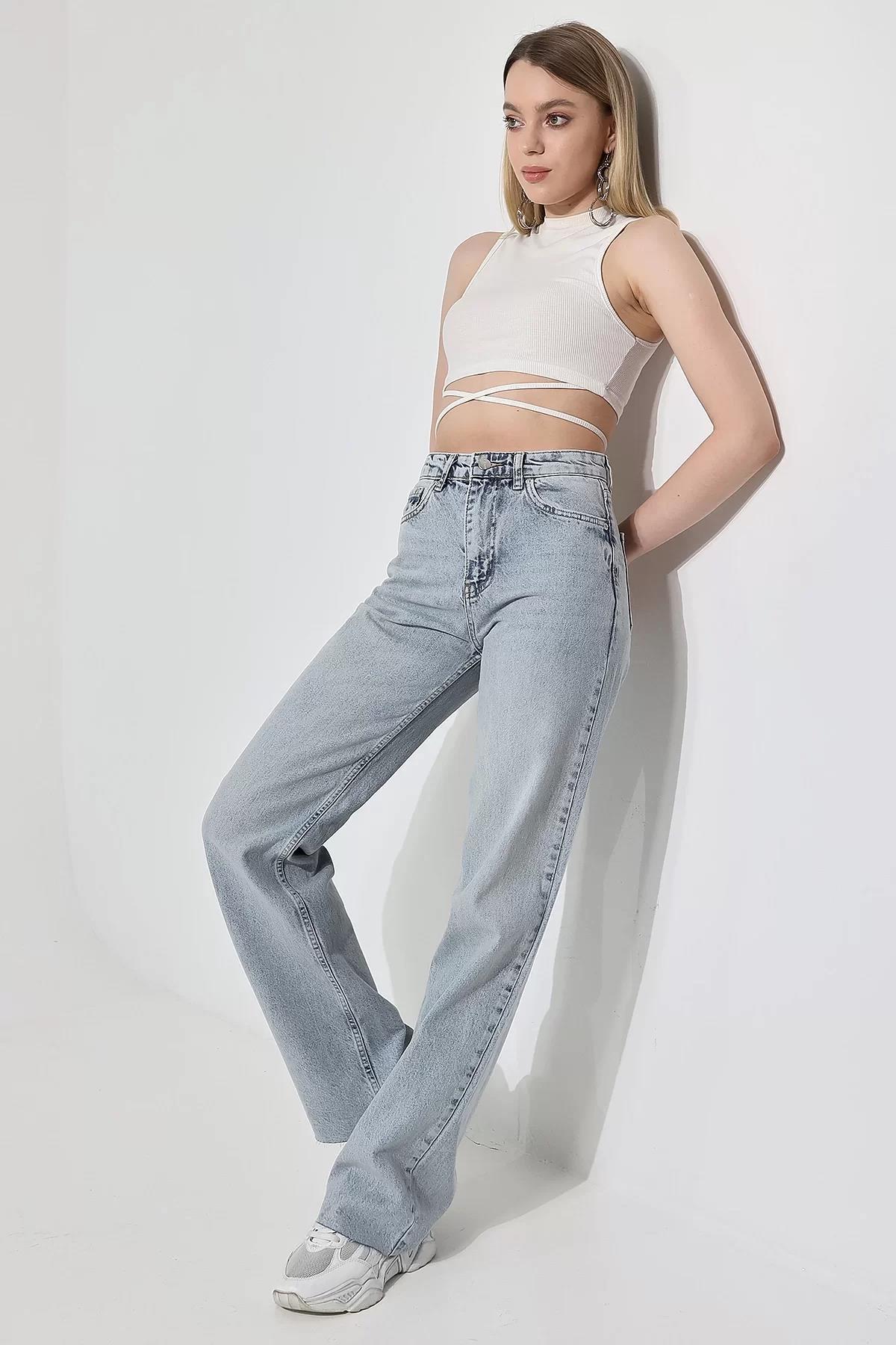 YÜKSEK BEL KESİK PAÇA BUZ MAVİSİ STRAIGHT FIT JEAN