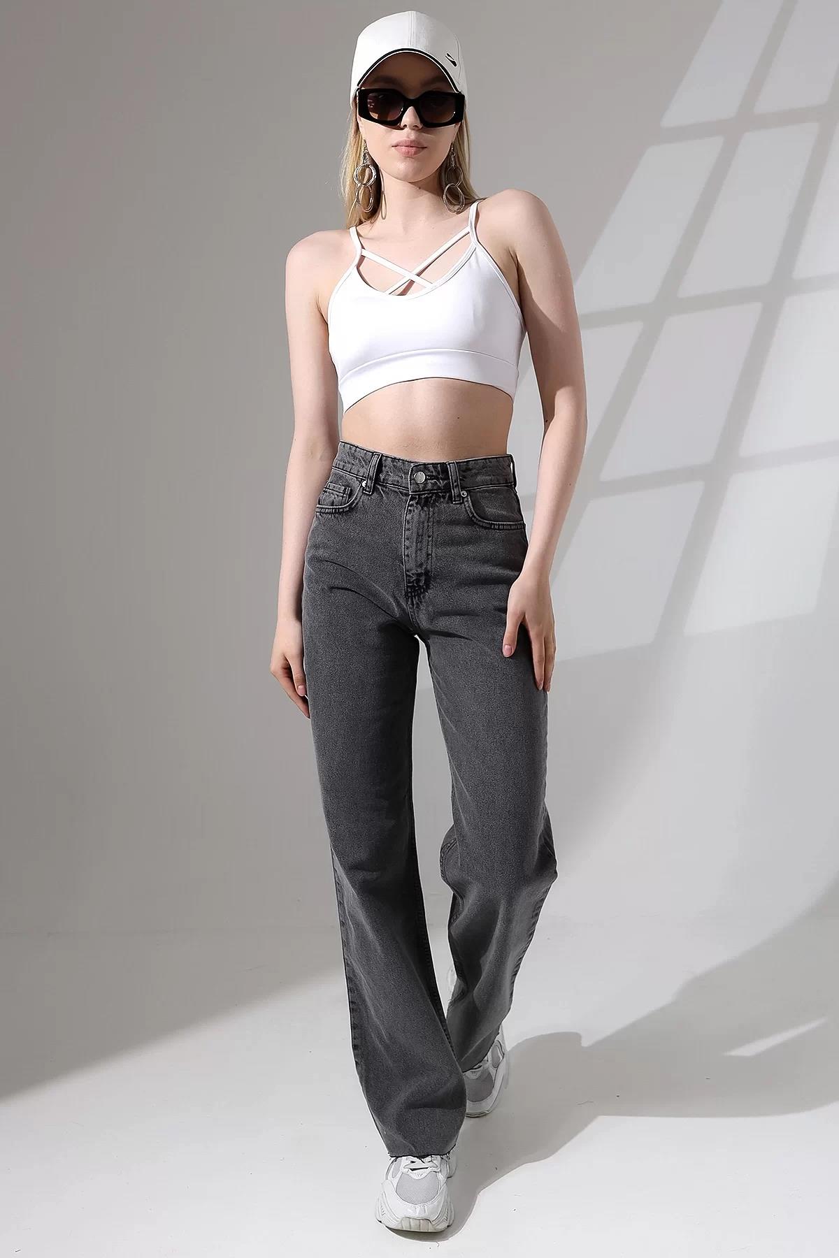 YÜKSEK BEL KESİK PAÇA GRİ ESKİTMELİ STRAIGHT FIT JEAN
