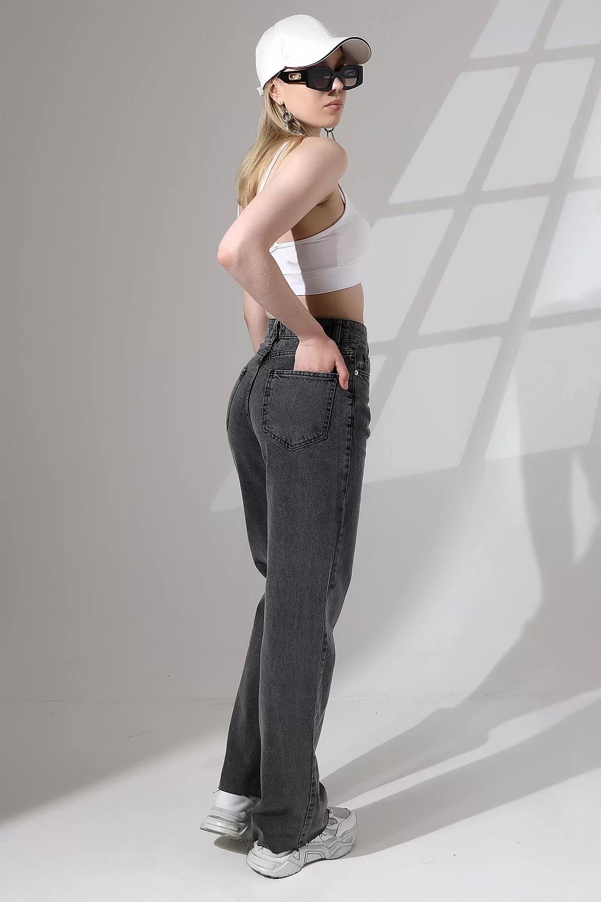 YÜKSEK BEL KESİK PAÇA GRİ ESKİTMELİ STRAIGHT FIT JEAN
