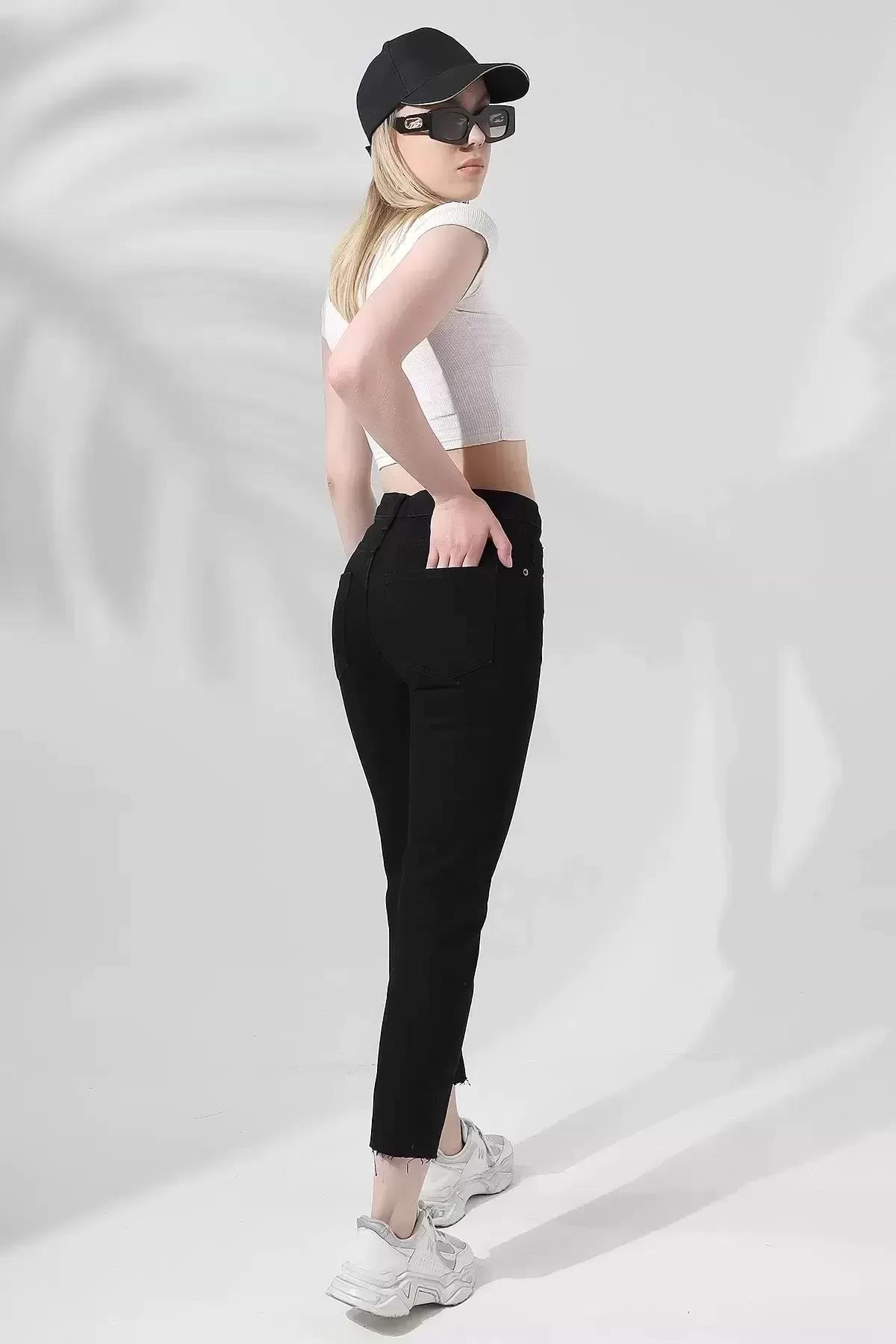 YÜKSEK BEL KESİK PAÇA MOM JEAN