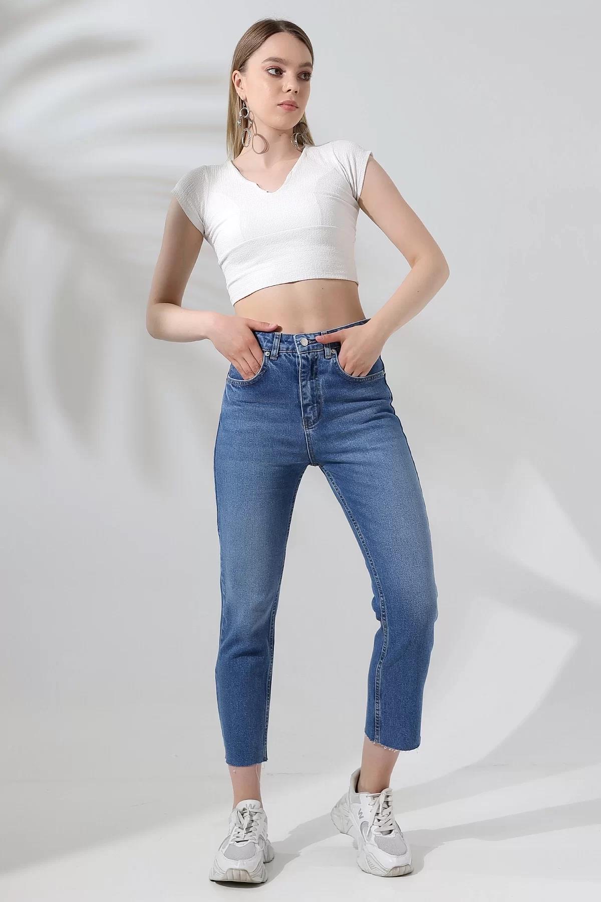 YÜKSEK BEL KESİK PAÇA MOM JEAN