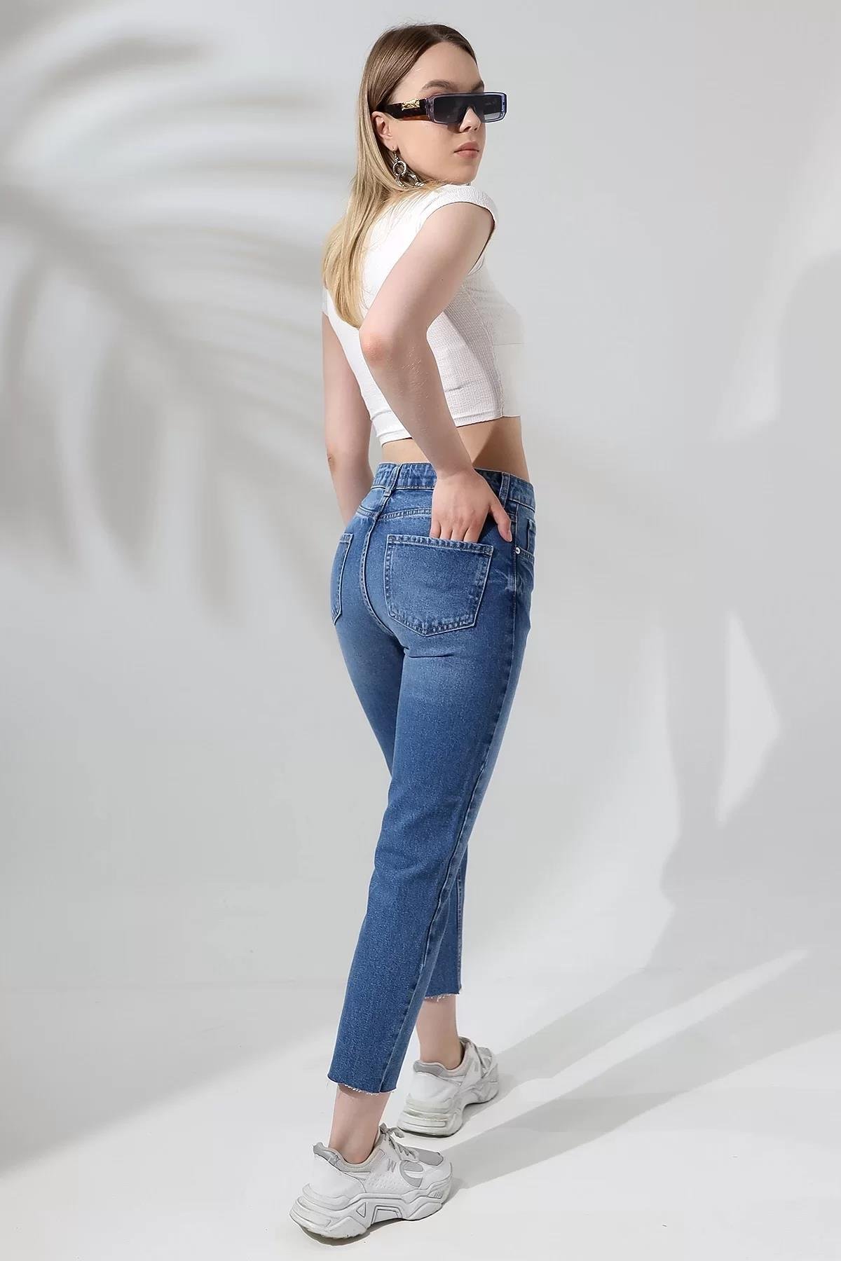 YÜKSEK BEL KESİK PAÇA MOM JEAN