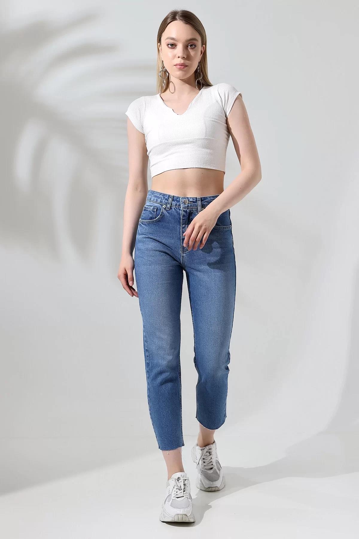 YÜKSEK BEL KESİK PAÇA MOM JEAN
