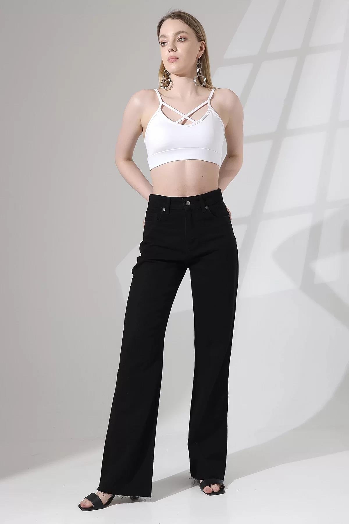 YÜKSEK BEL KESİK PAÇA SİYAH STRAIGHT FIT JEAN