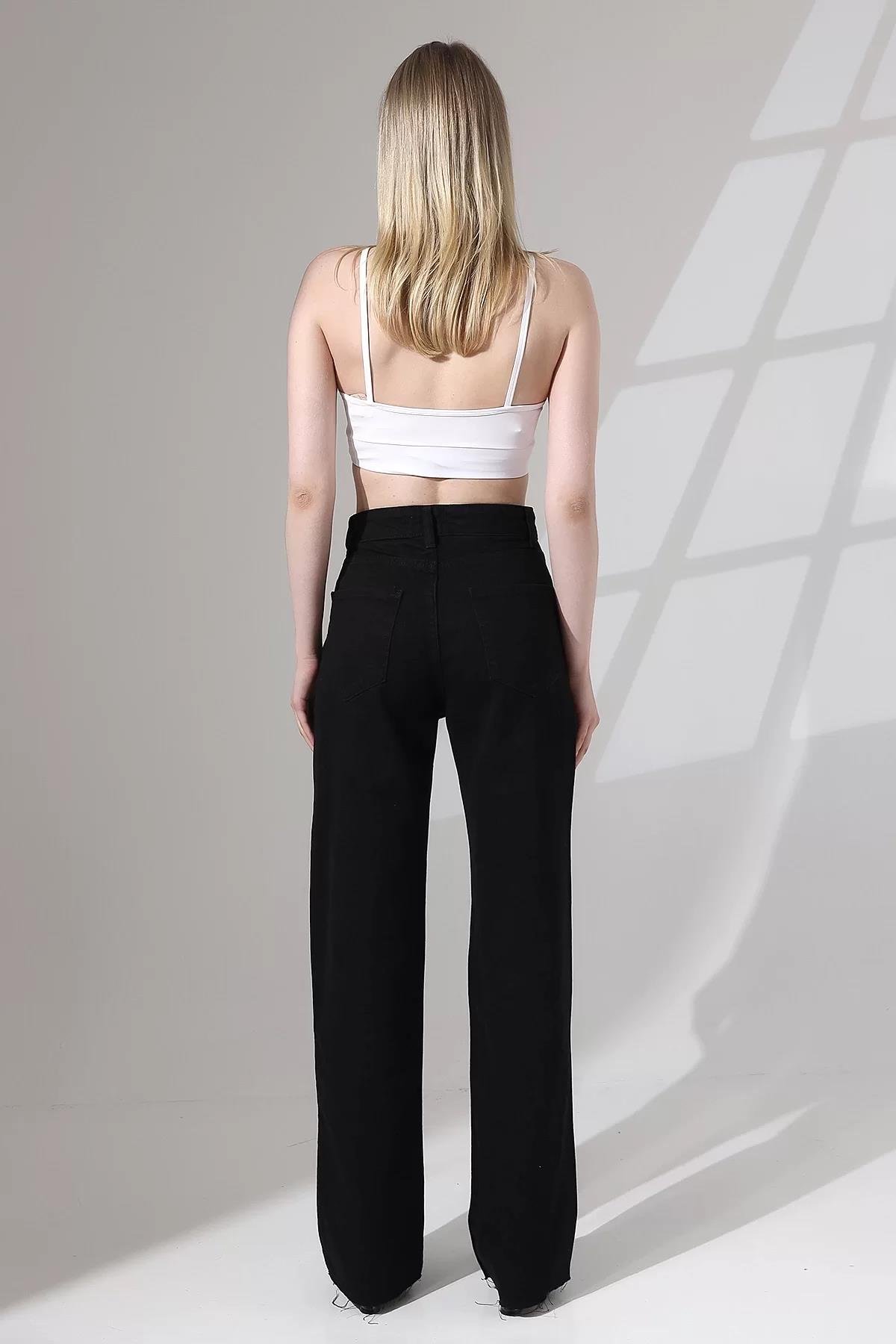 YÜKSEK BEL KESİK PAÇA SİYAH STRAIGHT FIT JEAN
