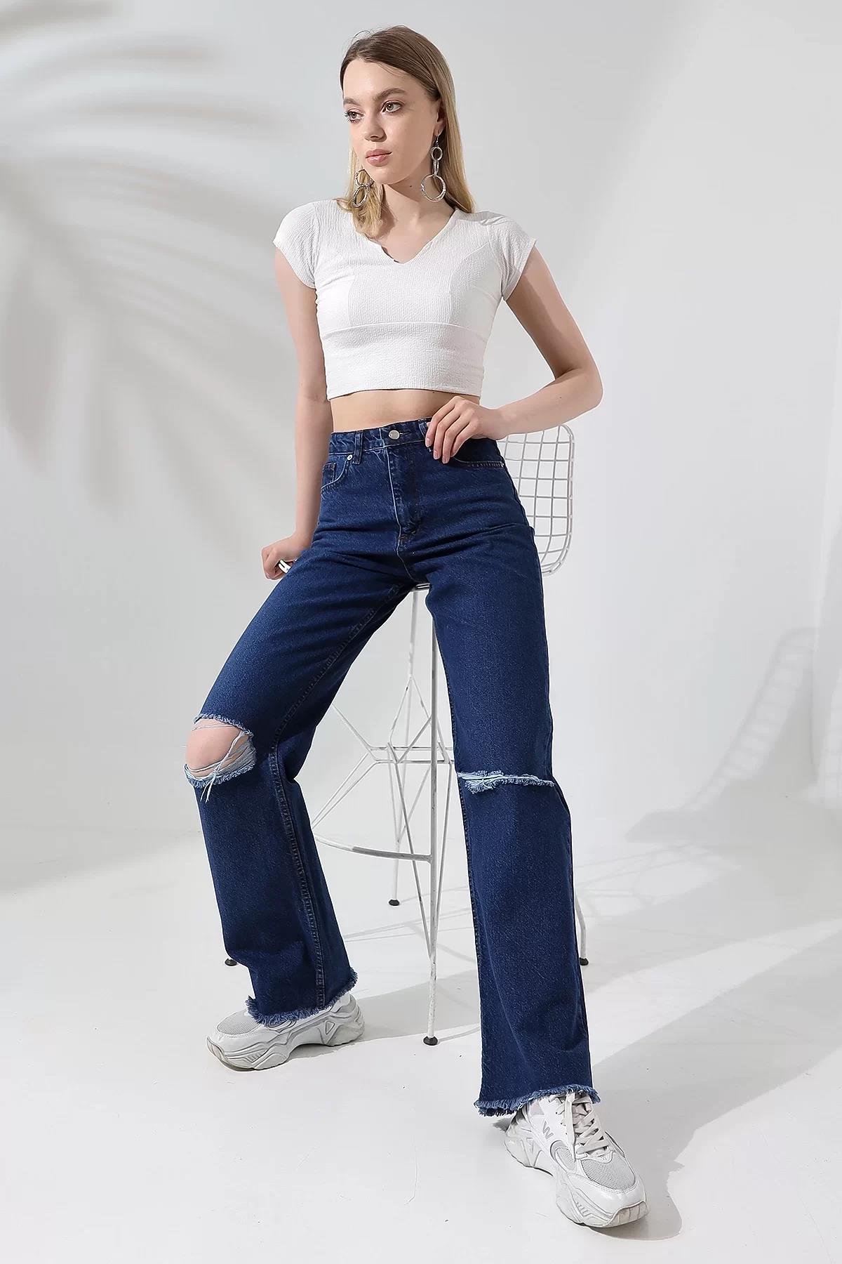 YÜKSEK BEL YIRTIK DETAYLI STRAIGHT FIT JEAN