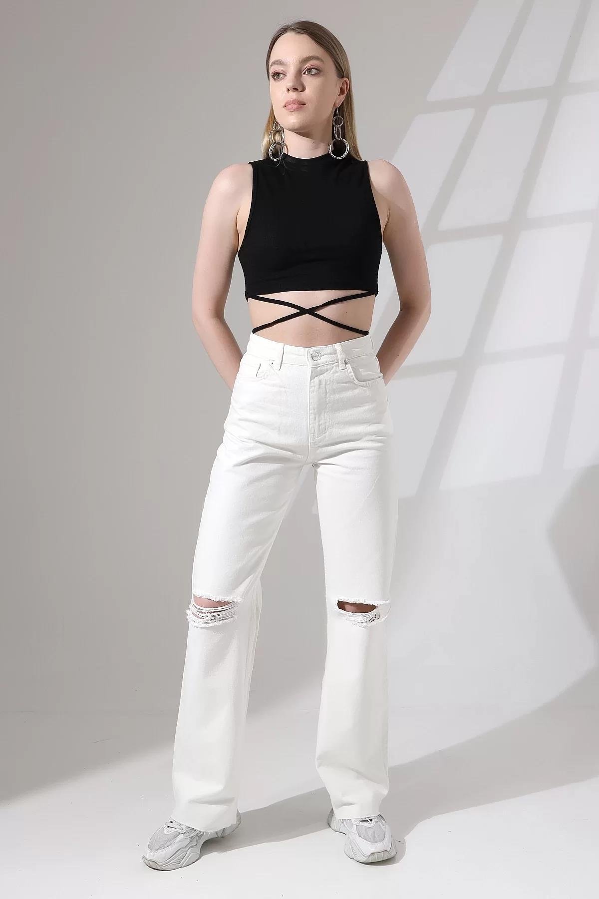 YÜKSEK BEL YIRTIK DETAYLI STRAIGHT FIT JEAN