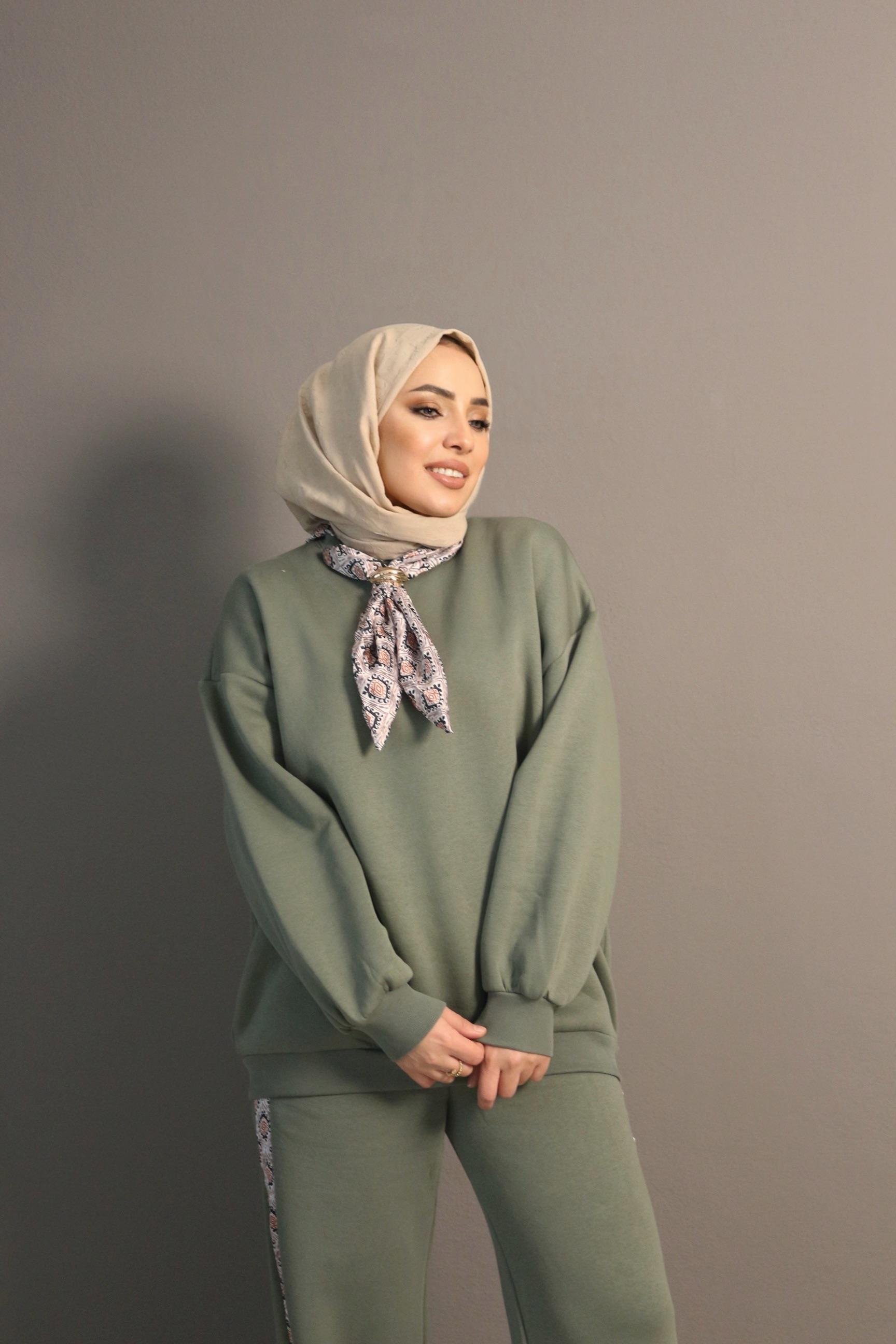 Fular Detaylı Şardonlu Takım