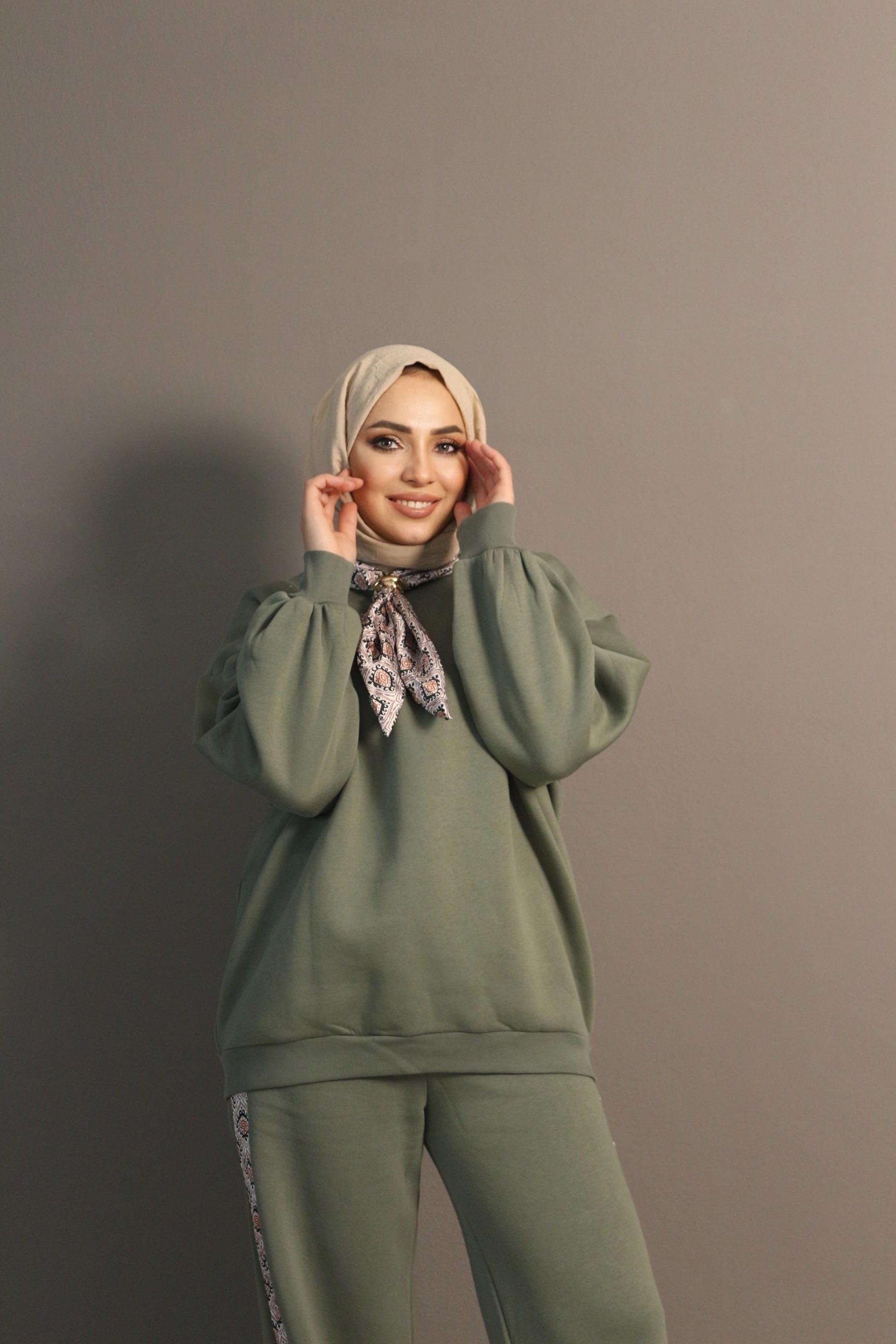 Fular Detaylı Şardonlu Takım