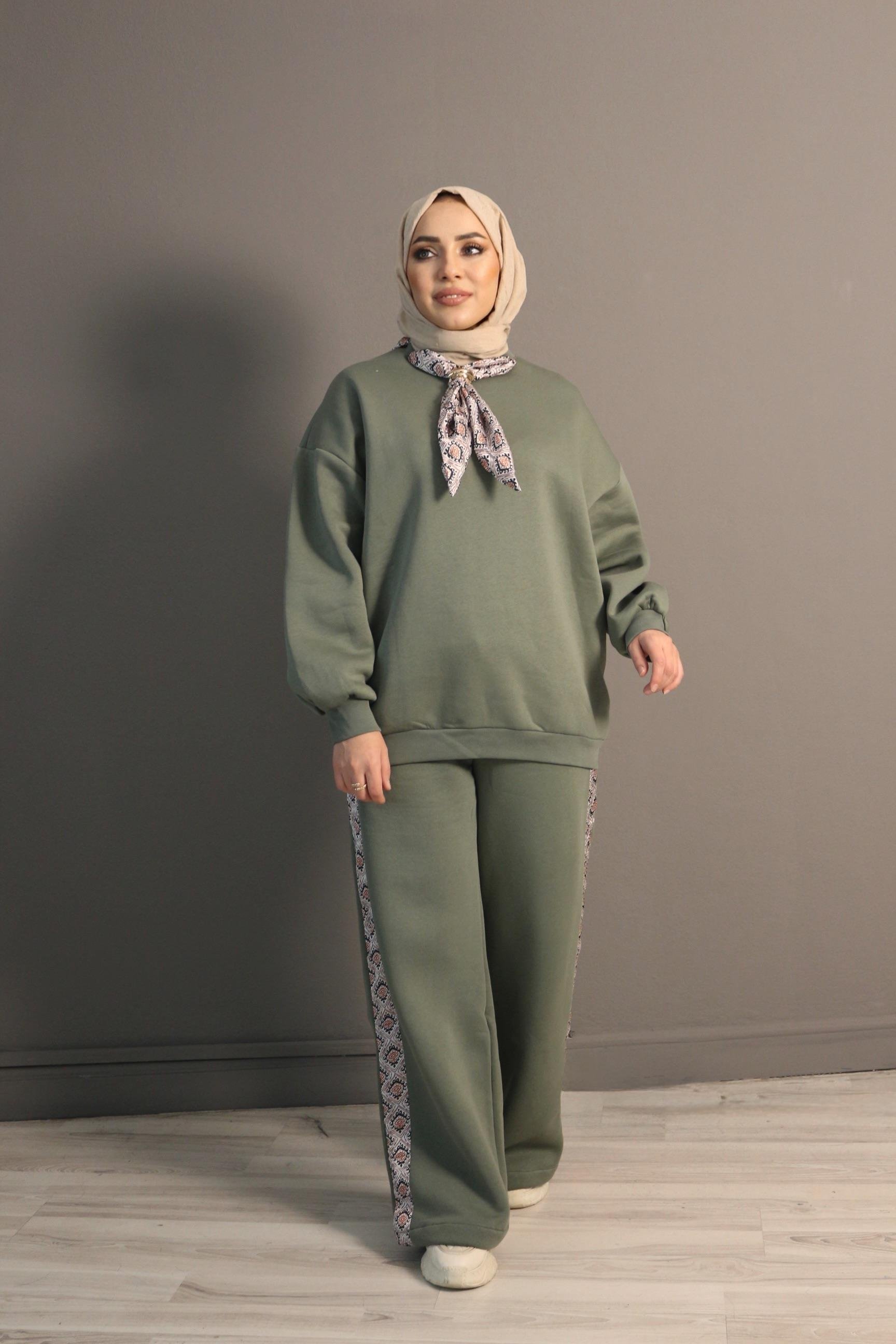 Fular Detaylı Şardonlu Takım