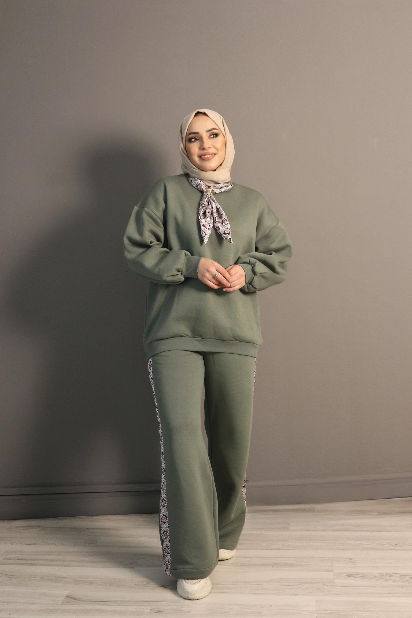 Fular Detaylı Şardonlu Takım