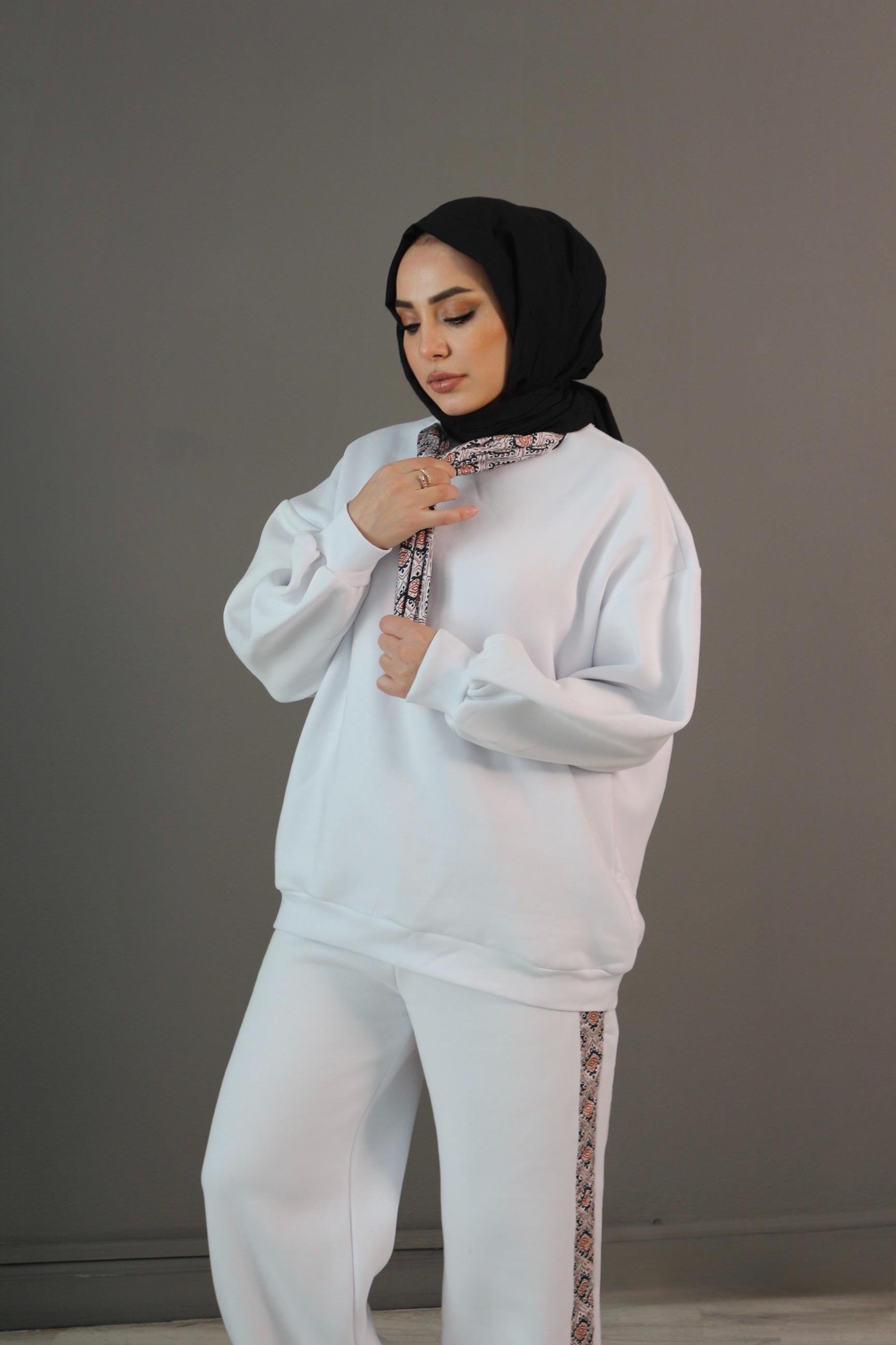 Fular Detaylı Şardonlu Takım