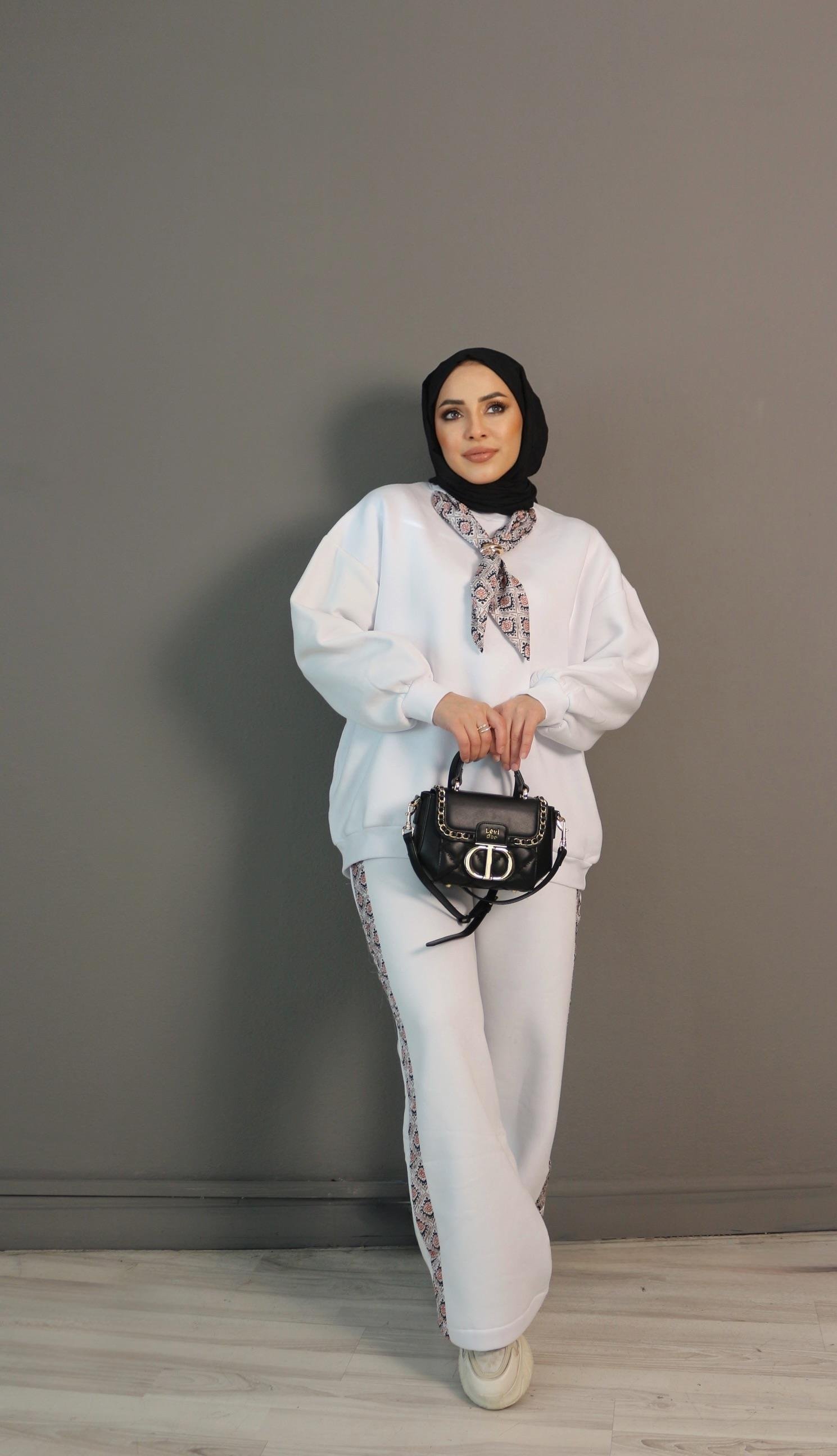 Fular Detaylı Şardonlu Takım
