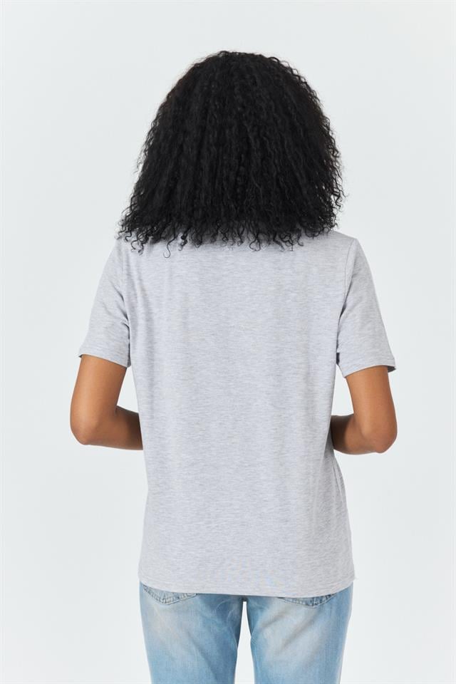 %100 Pamuklu Bisiklet Yaka Slim Fit Basic Kadın T-Shirt