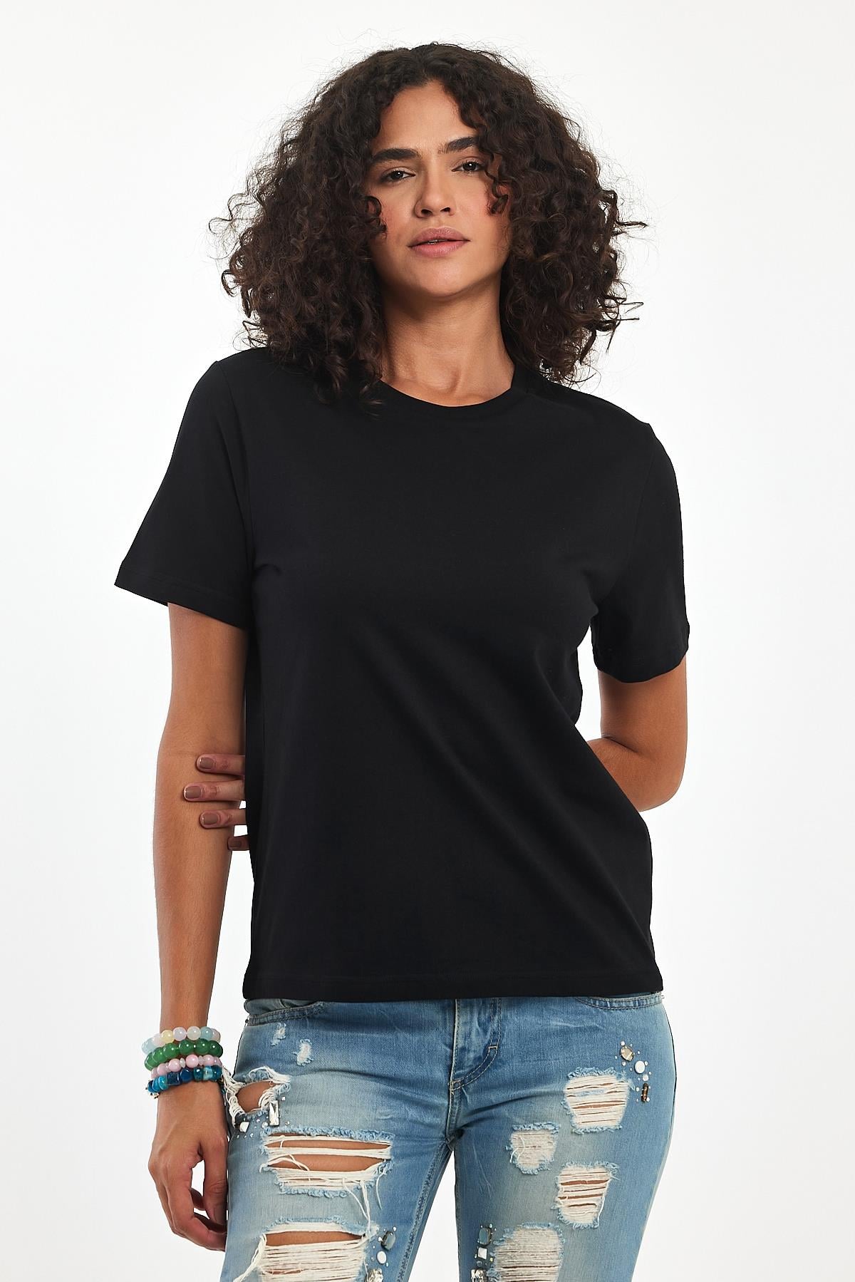%100 Pamuklu Bisiklet Yaka Slim Fit Basic Kadın T-Shirt