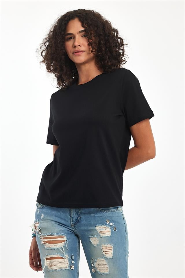 %100 Pamuklu Bisiklet Yaka Slim Fit Basic Kadın T-Shirt