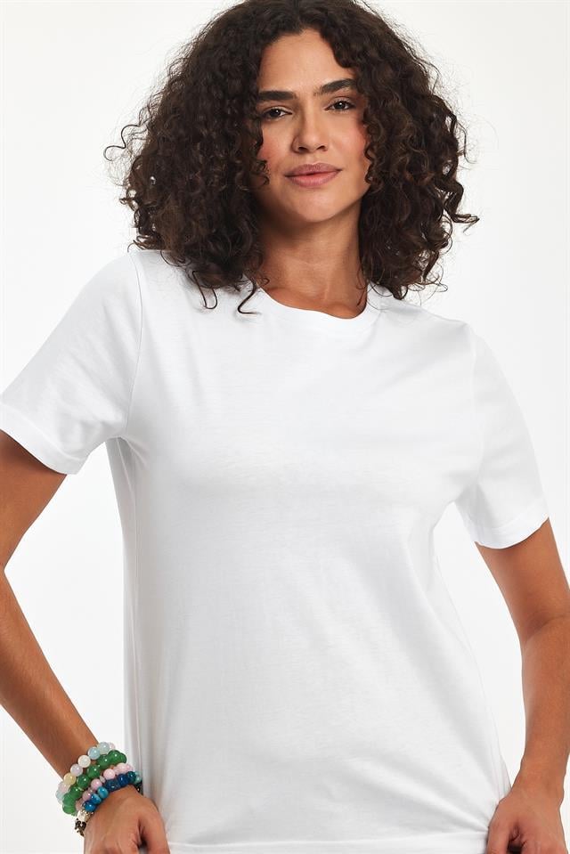 %100 Pamuklu Bisiklet Yaka Slim Fit Basic Kadın T-Shirt