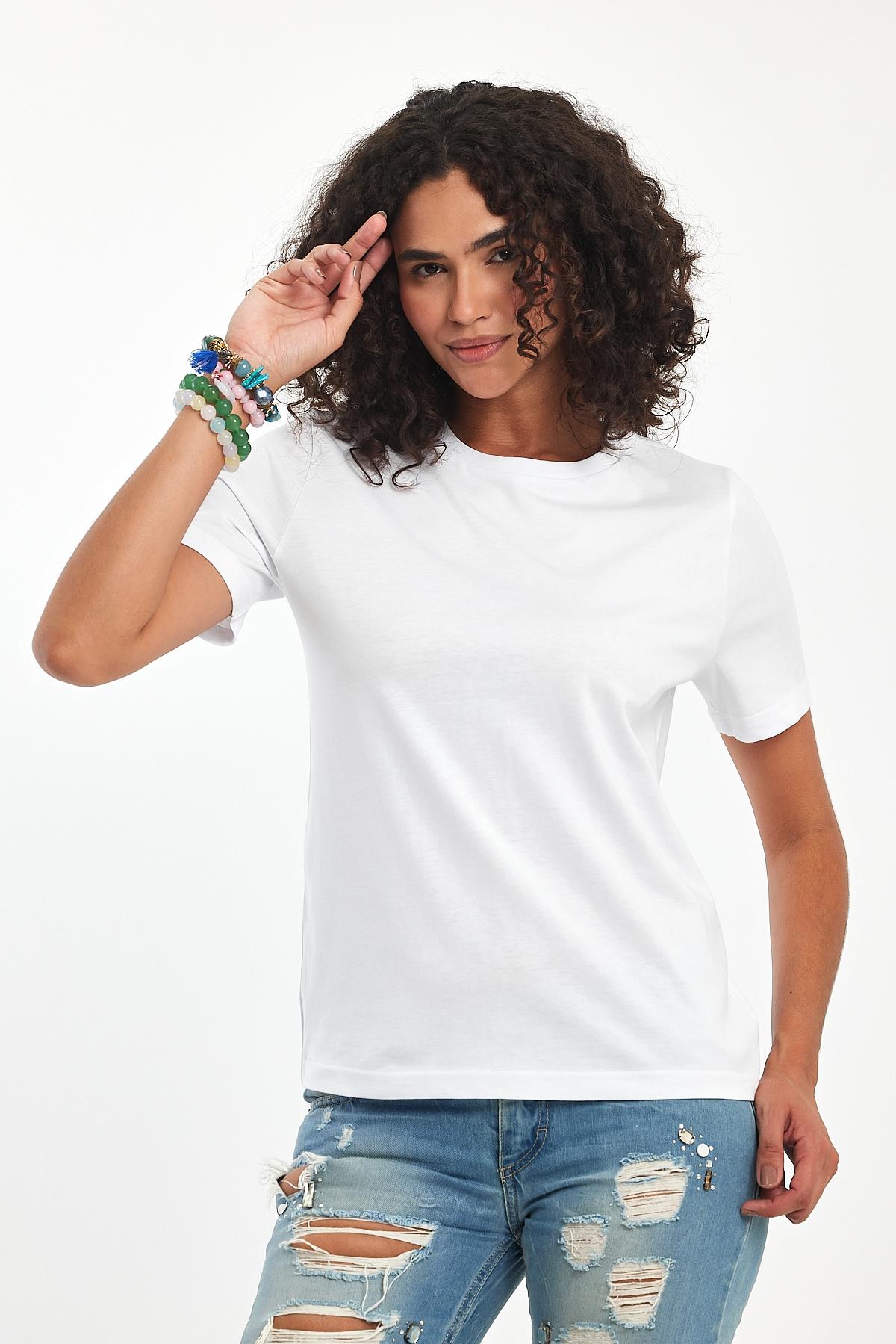 %100 Pamuklu Bisiklet Yaka Slim Fit Basic Kadın T-Shirt