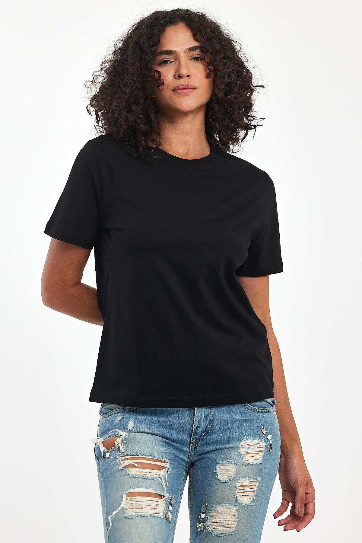 %100 Pamuklu Bisiklet Yaka Slim Fit Basic Kadın T-Shirt