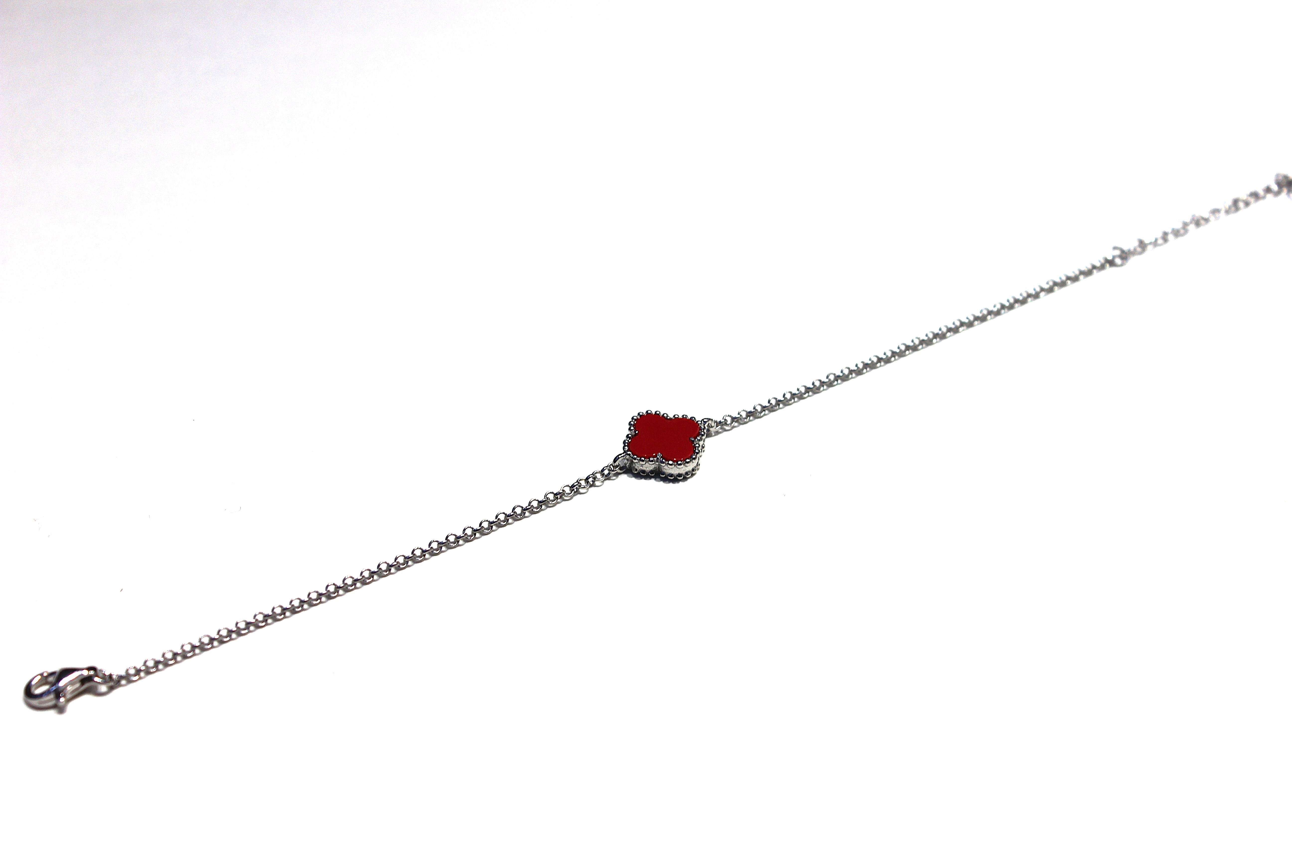 925 Ayar Gümüş Minimalist Tekli Yonca Kırmızı Taşlı Şans Bilekliği