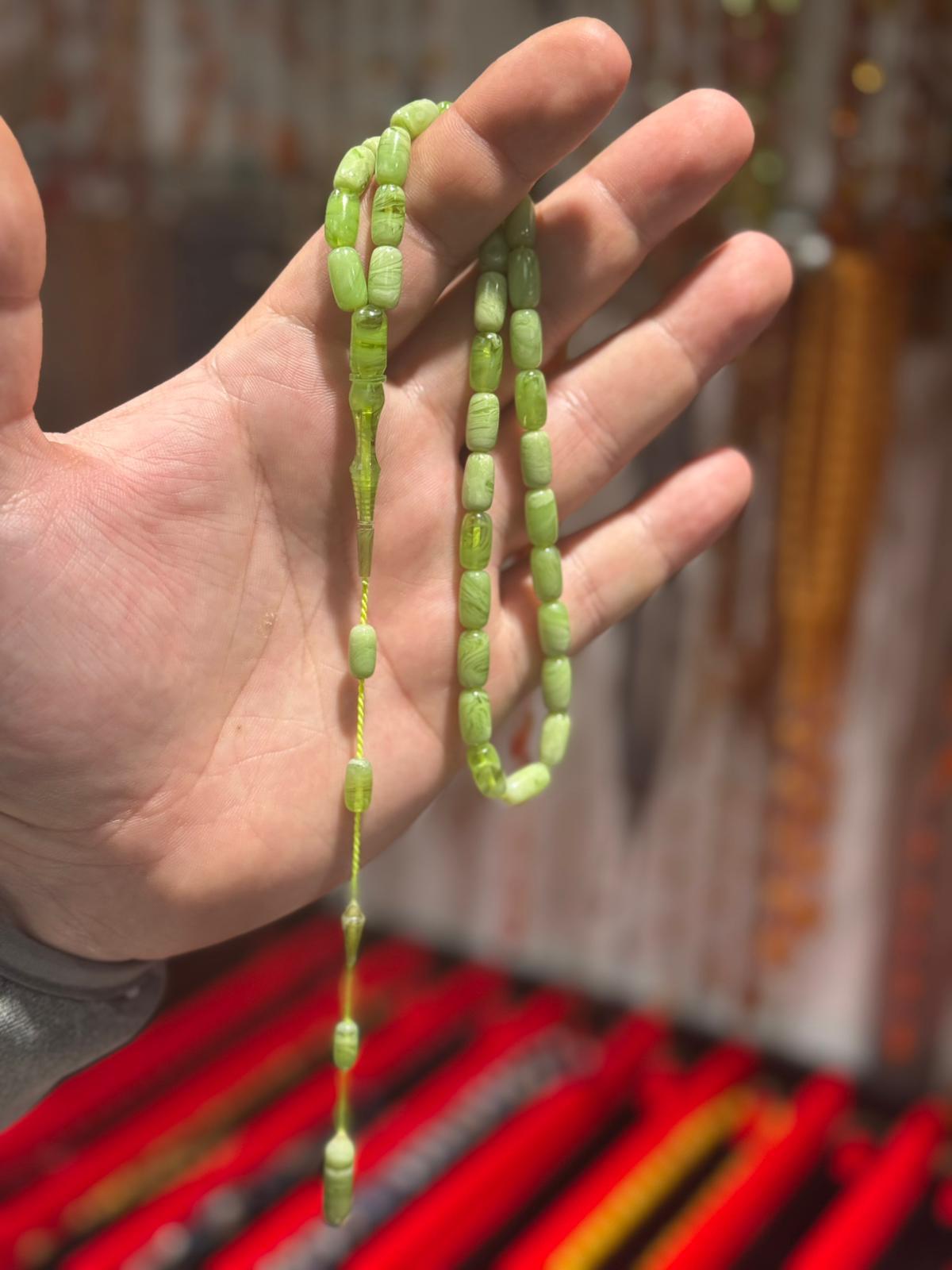 Fıstık Yeşili Sıkma Kehribar Tesbih 5x10 mm Kapsül Kesim Motifli İmame