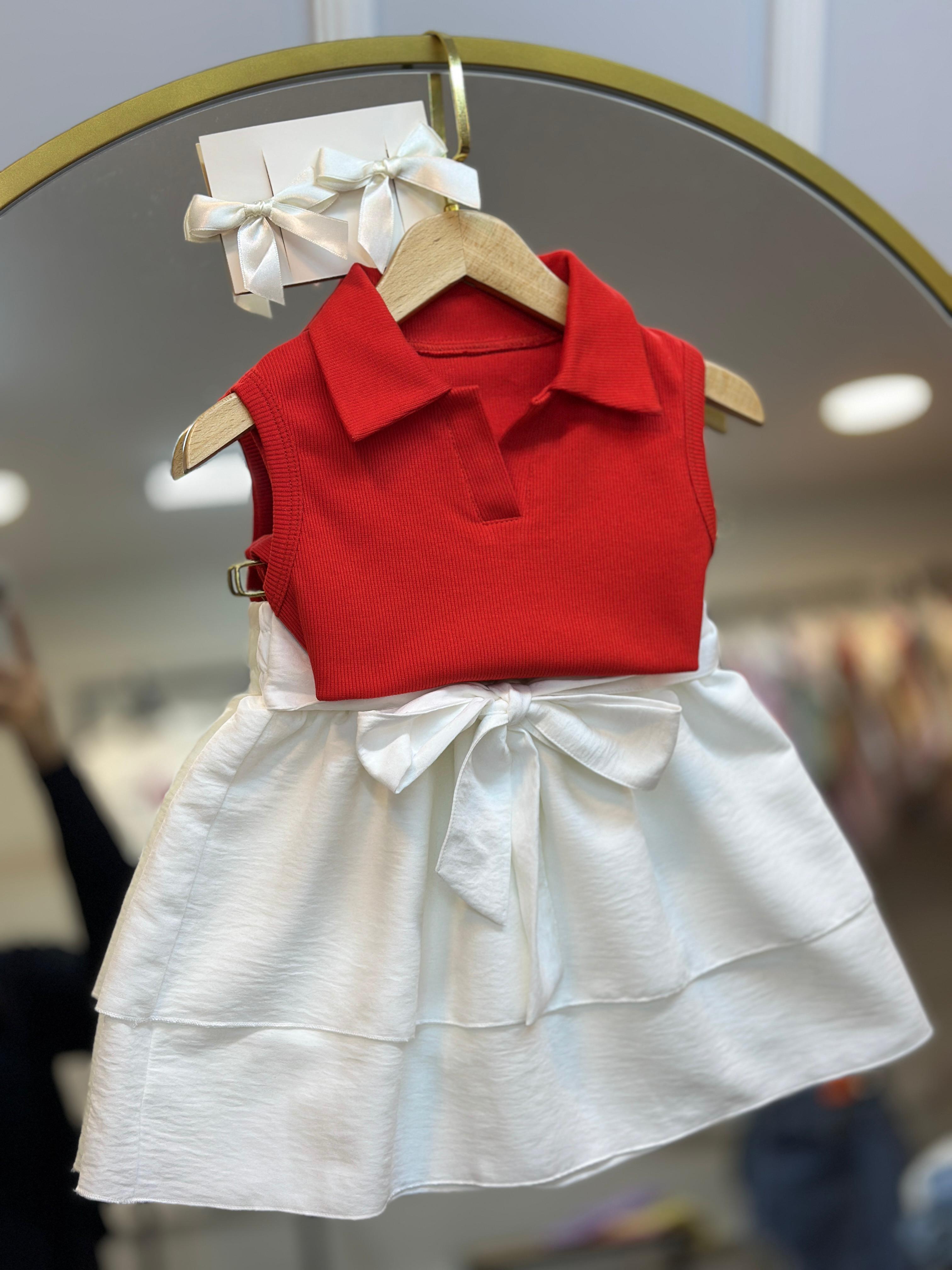 Kırmızı Yaka Detaylı Body & Fiyonk Detaylı Etek ( Toka Hediyeli )