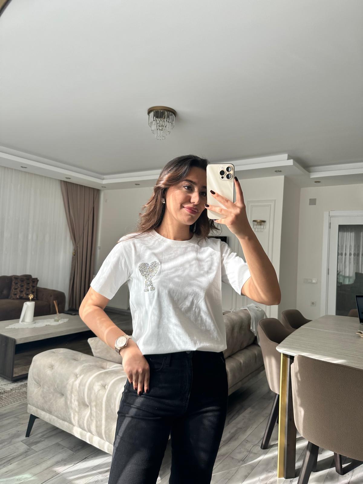 AMİ PREMIUM TAŞ DETAYLI TSHIRT BEYAZ