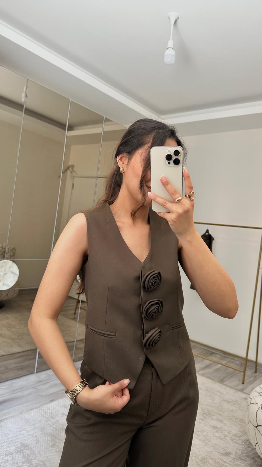 GÜL DÜĞME DETAYLI YELEK PANTOLON TAKIM HAKİ