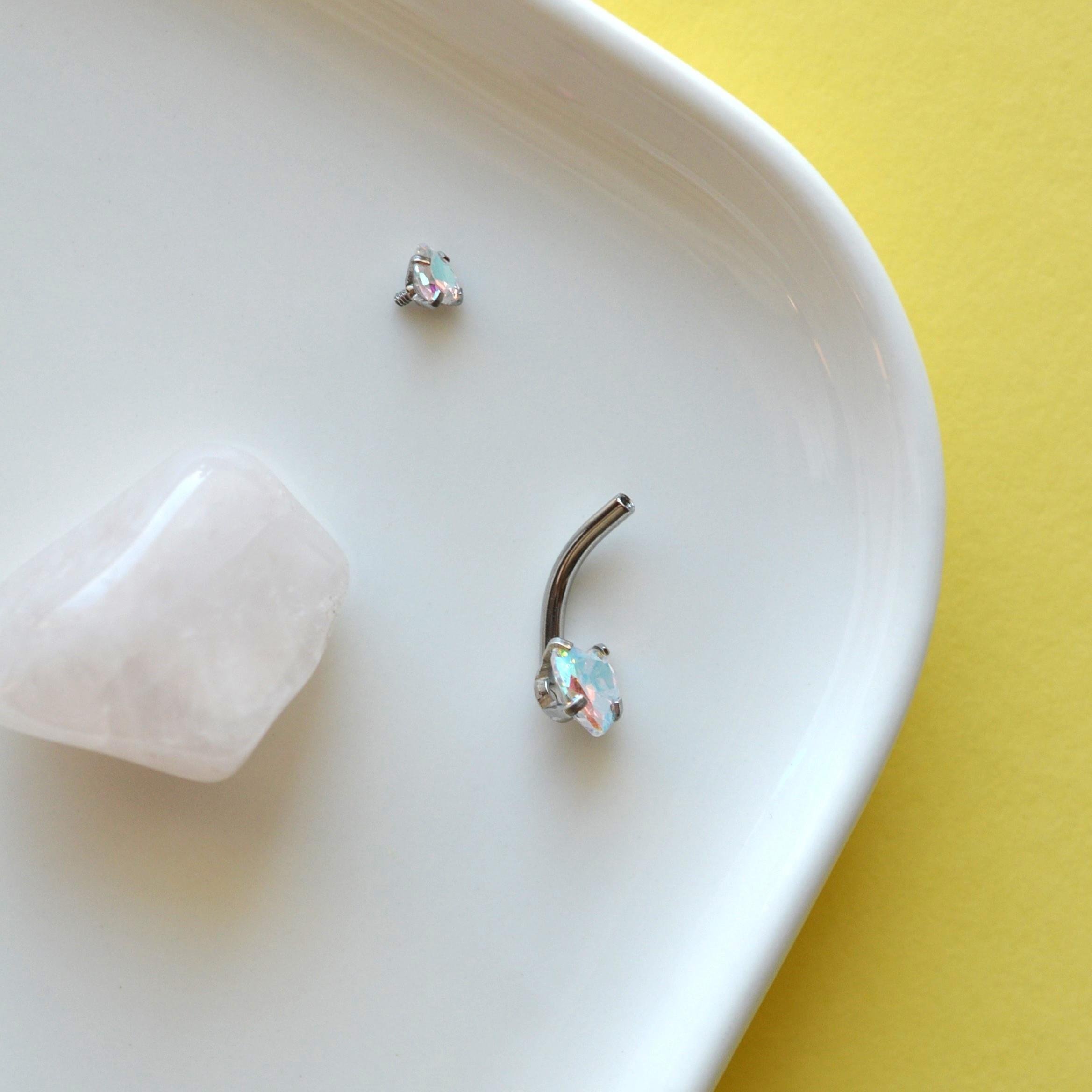 316 L Çelik Zirkon Taşlı Kalp Göbek Piercingi Hologram Taşlı Kalpli Minimal Göbek Piercingi