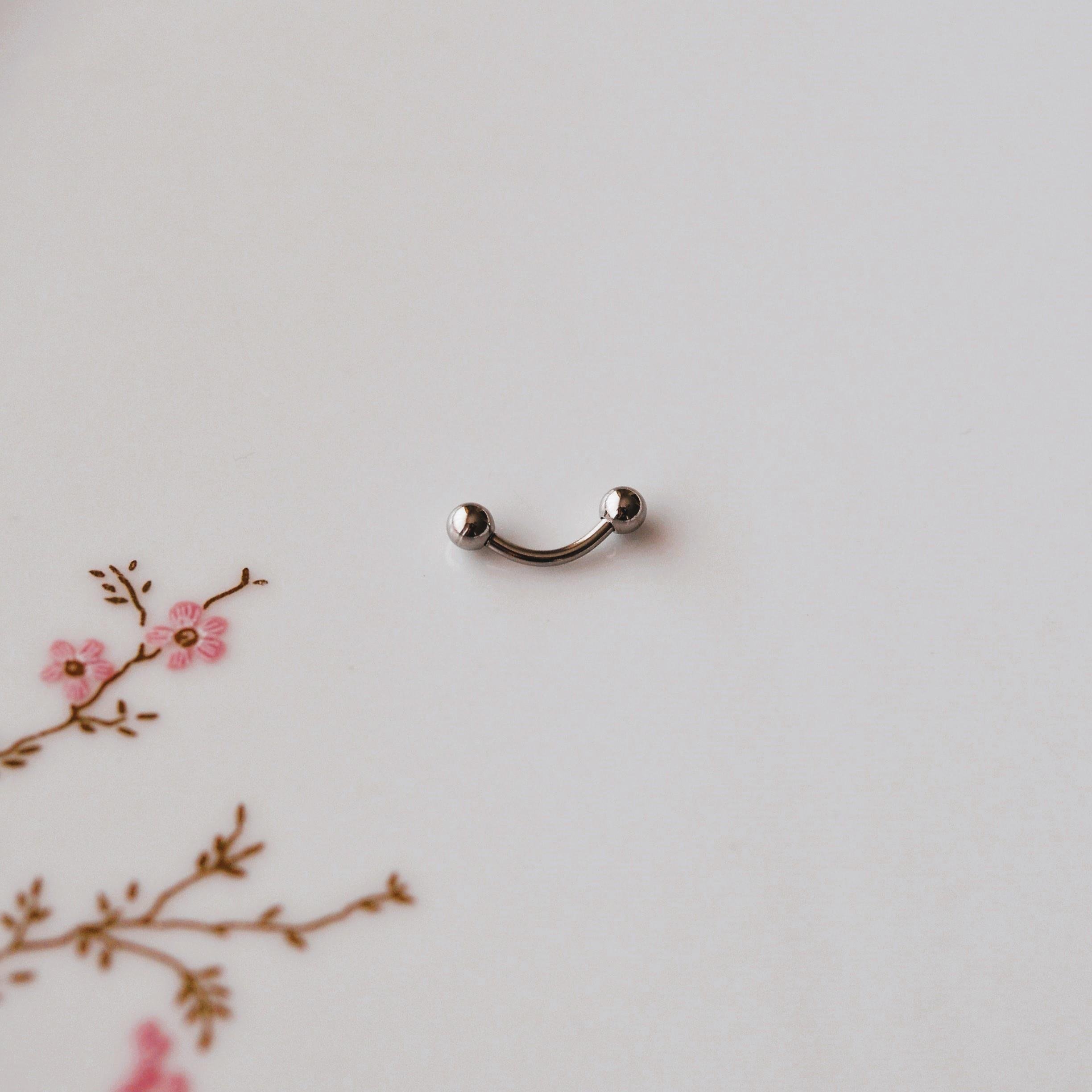 6 mm Cerrahi Çelik Gümüş Renkli İki Ucu Top Piercing Tragus Helix Conch Lob Daith