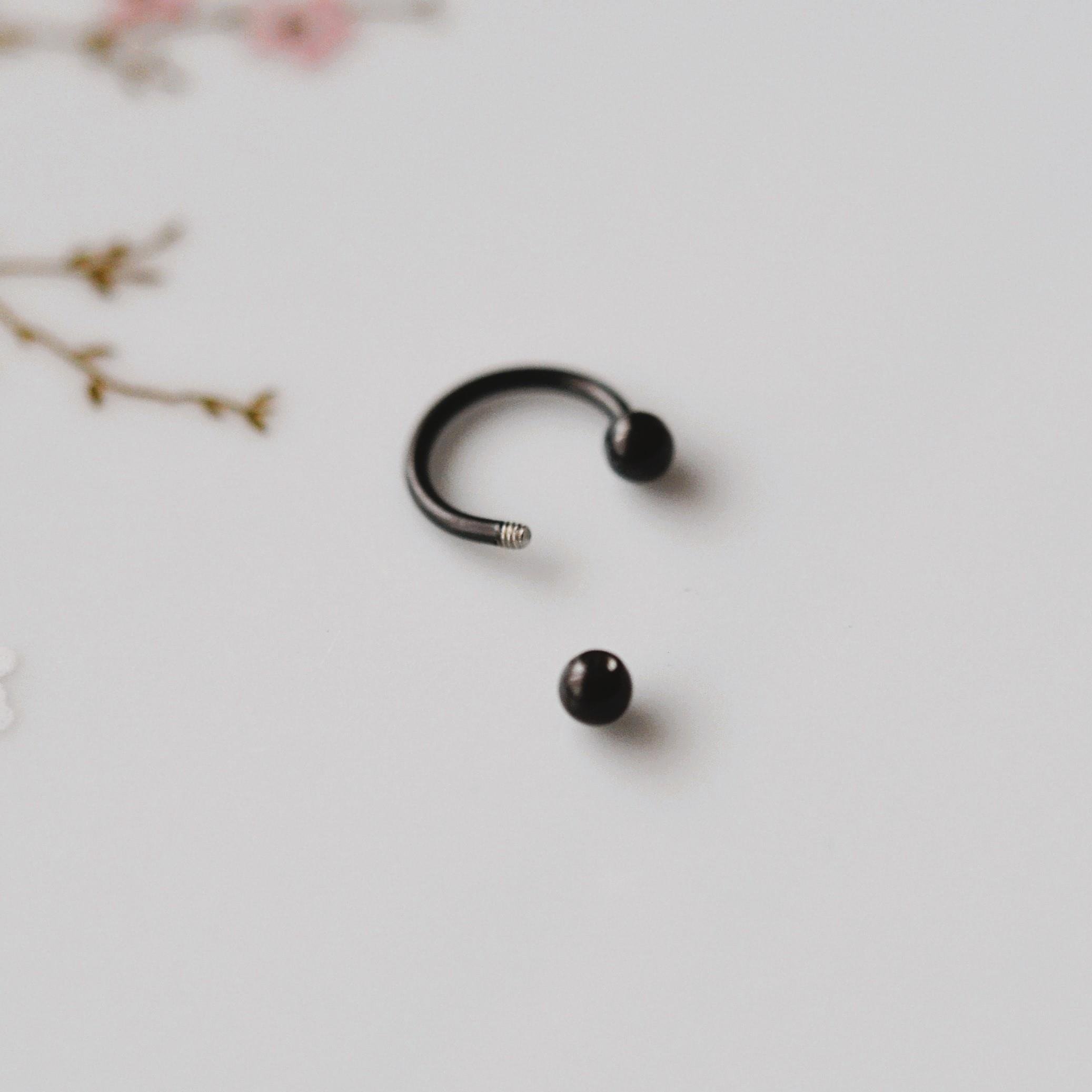 8 mm Düz Çelik Tragus Helix Piercing Rook Daith Siyah Renk Ucu Toplu