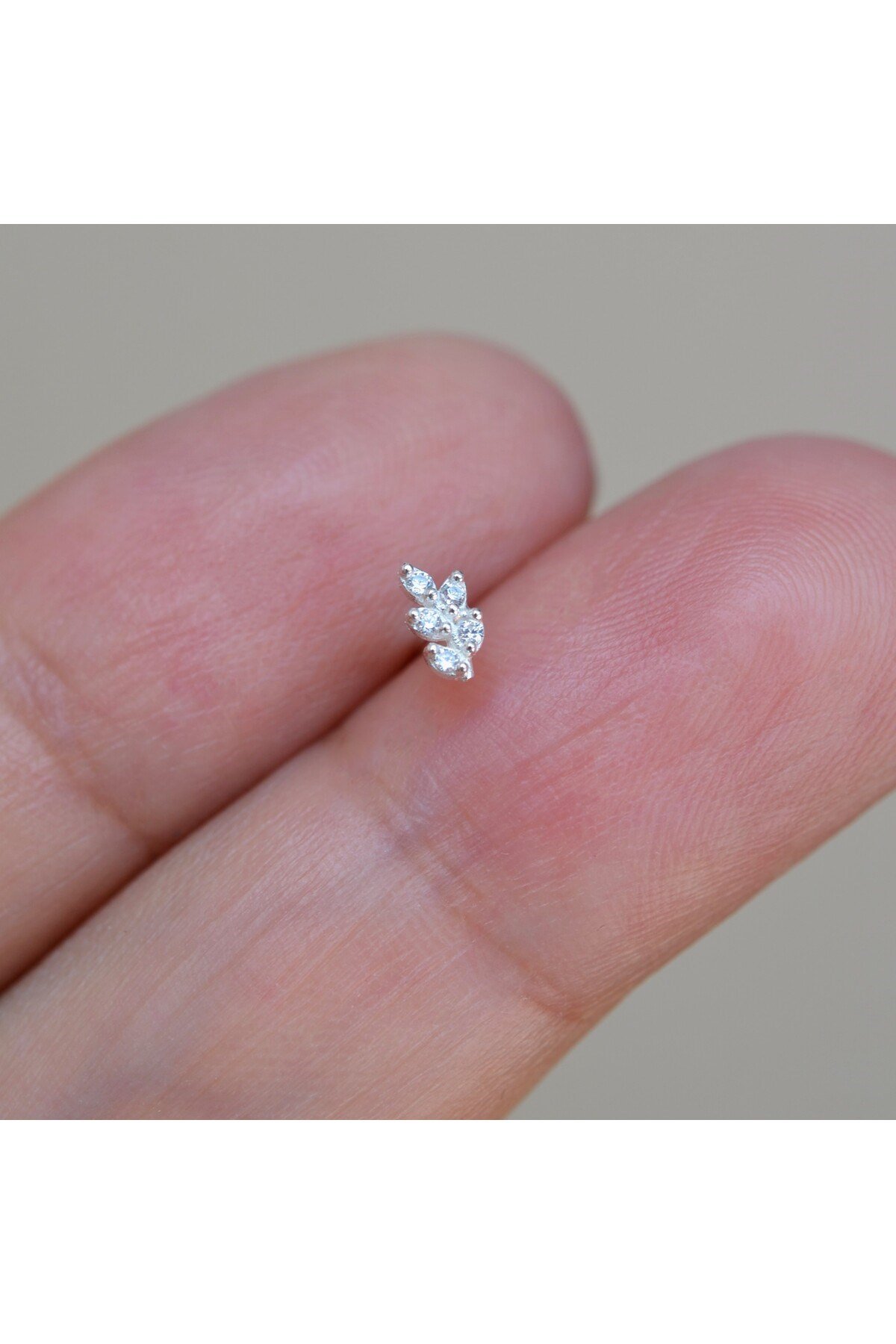 925 Ayar Mini Yaprak Model Hızma Çiçek Figürlü Burun Piercingi