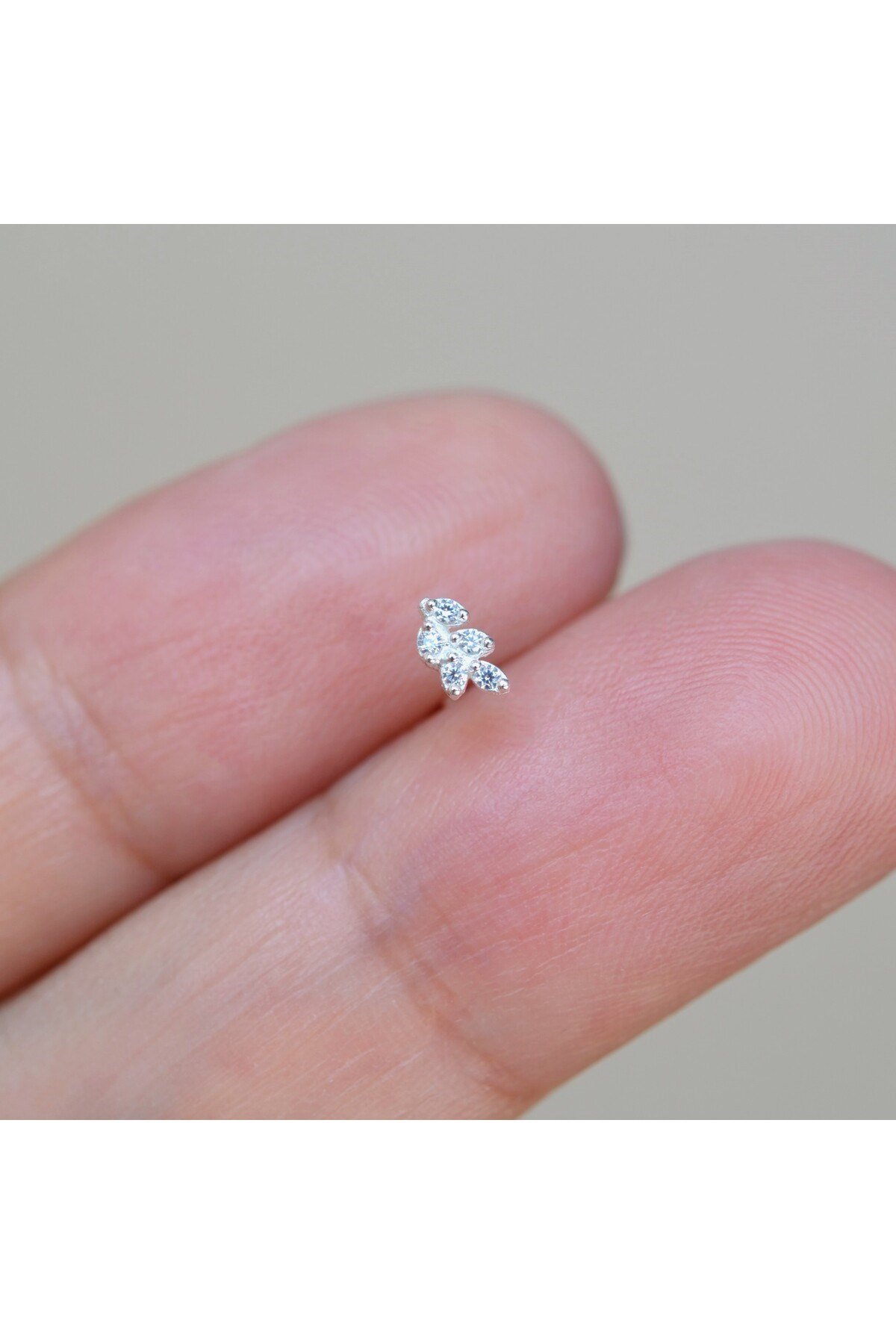 925 Ayar Mini Yaprak Model Hızma Çiçek Figürlü Burun Piercingi