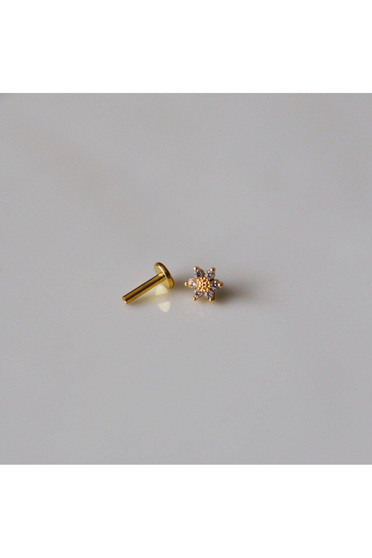 Cerrahi Çelik Arkası Düz Çiçek Tragus Piercing Helix Conch Daith
