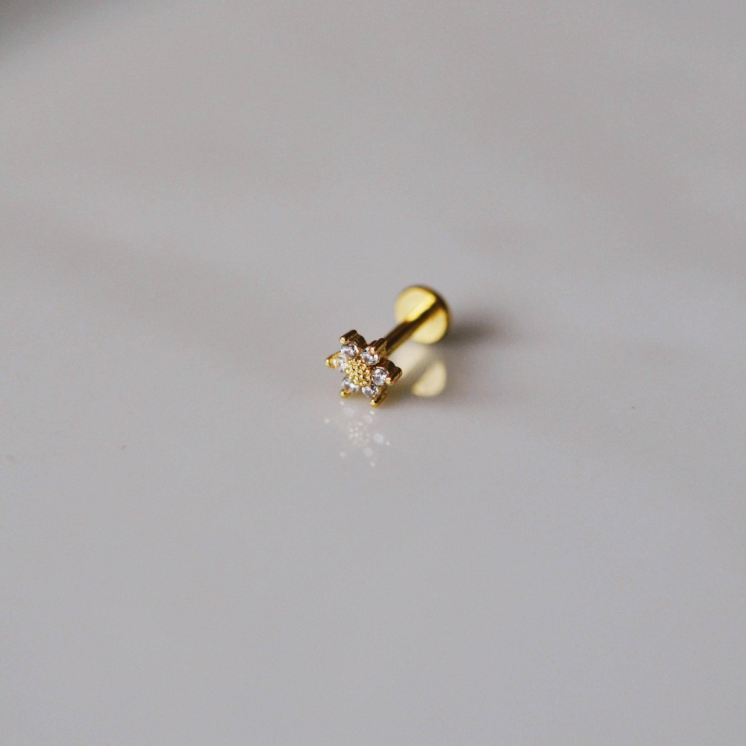 Cerrahi Çelik Arkası Düz Çiçek Tragus Piercing Helix Conch Daith