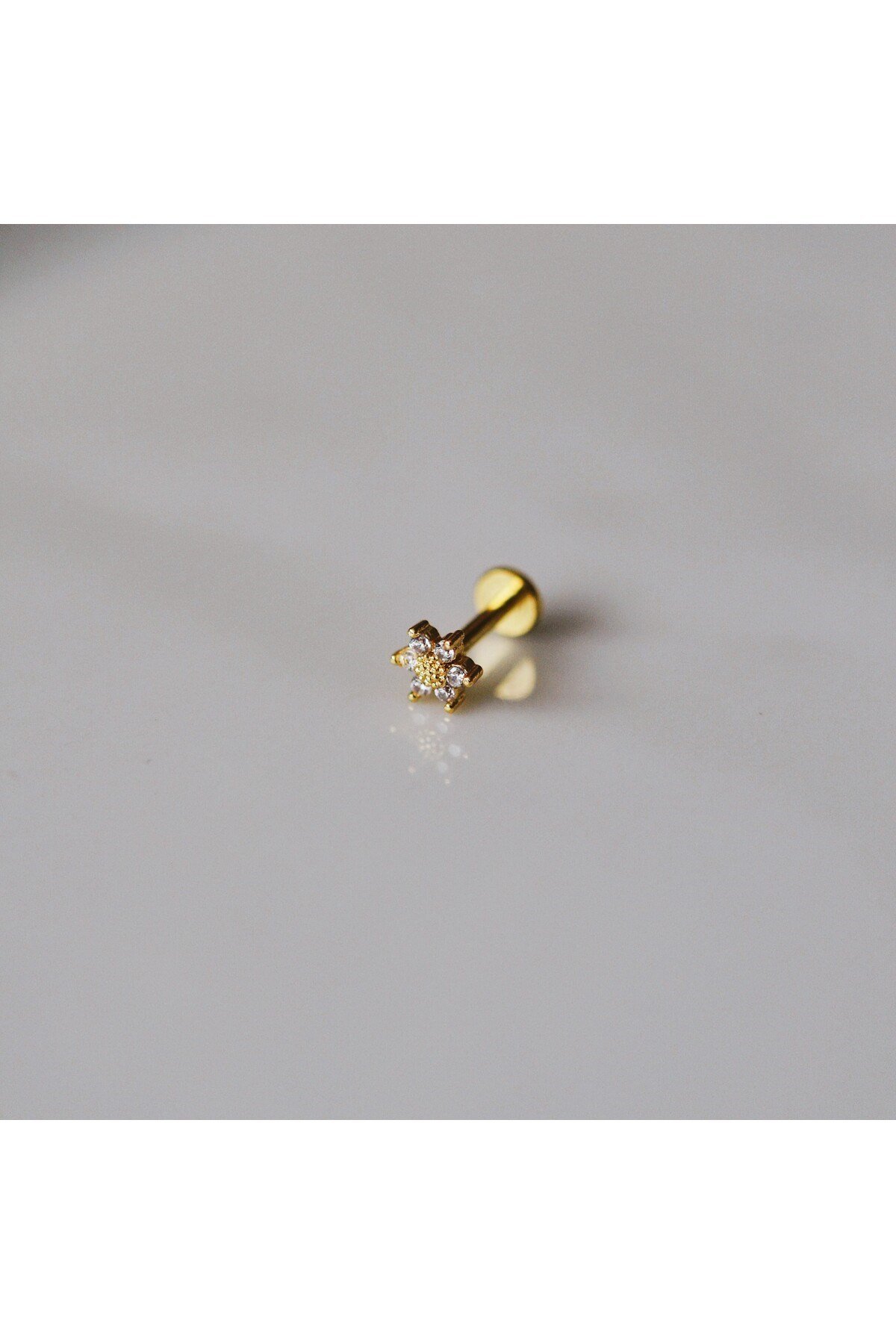 Cerrahi Çelik Arkası Düz Çiçek Tragus Piercing Helix Conch Daith