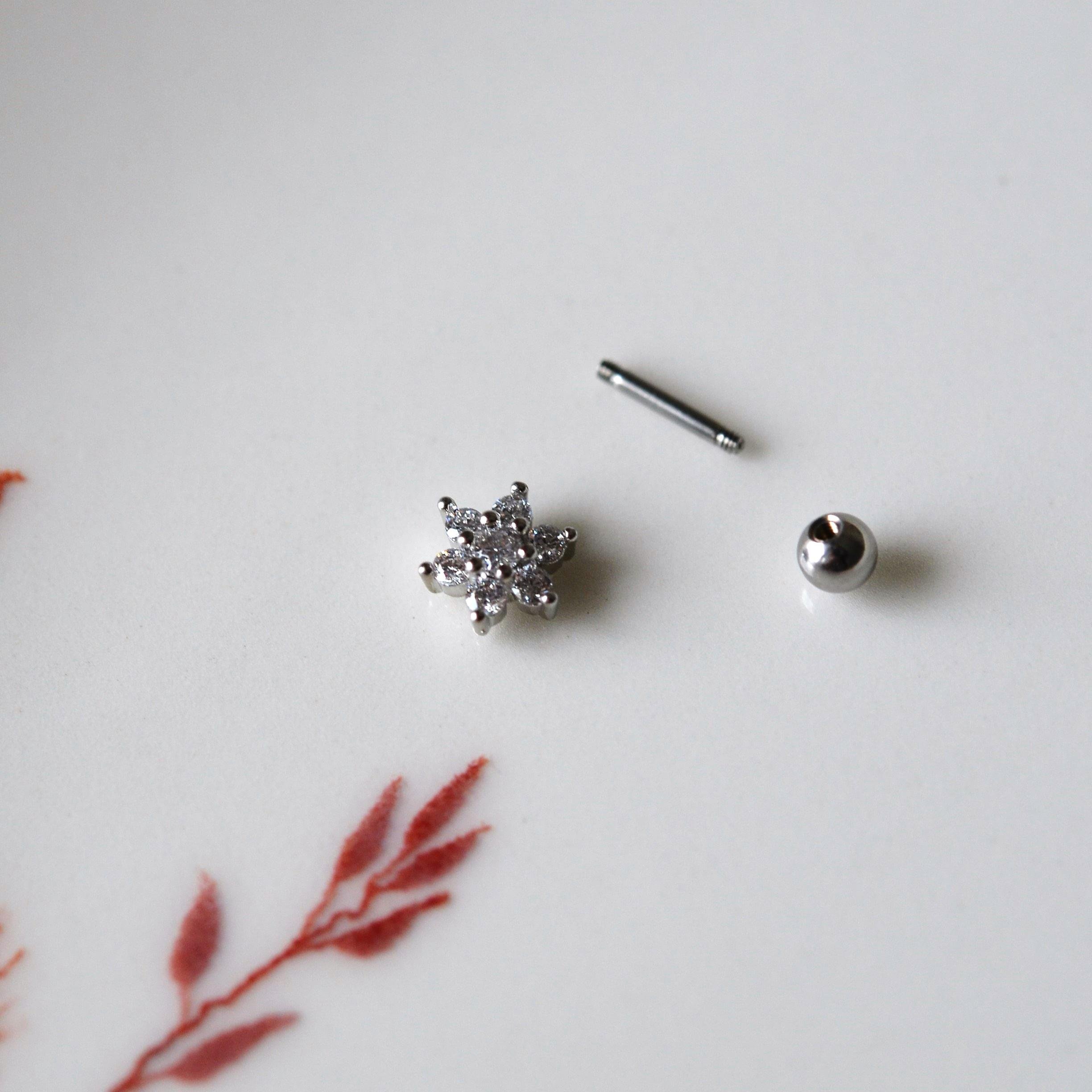 Cerrahi Çelik Çiçek Piercing Tragus Helix Conch Kıkırdak Lob Gümüş Renk