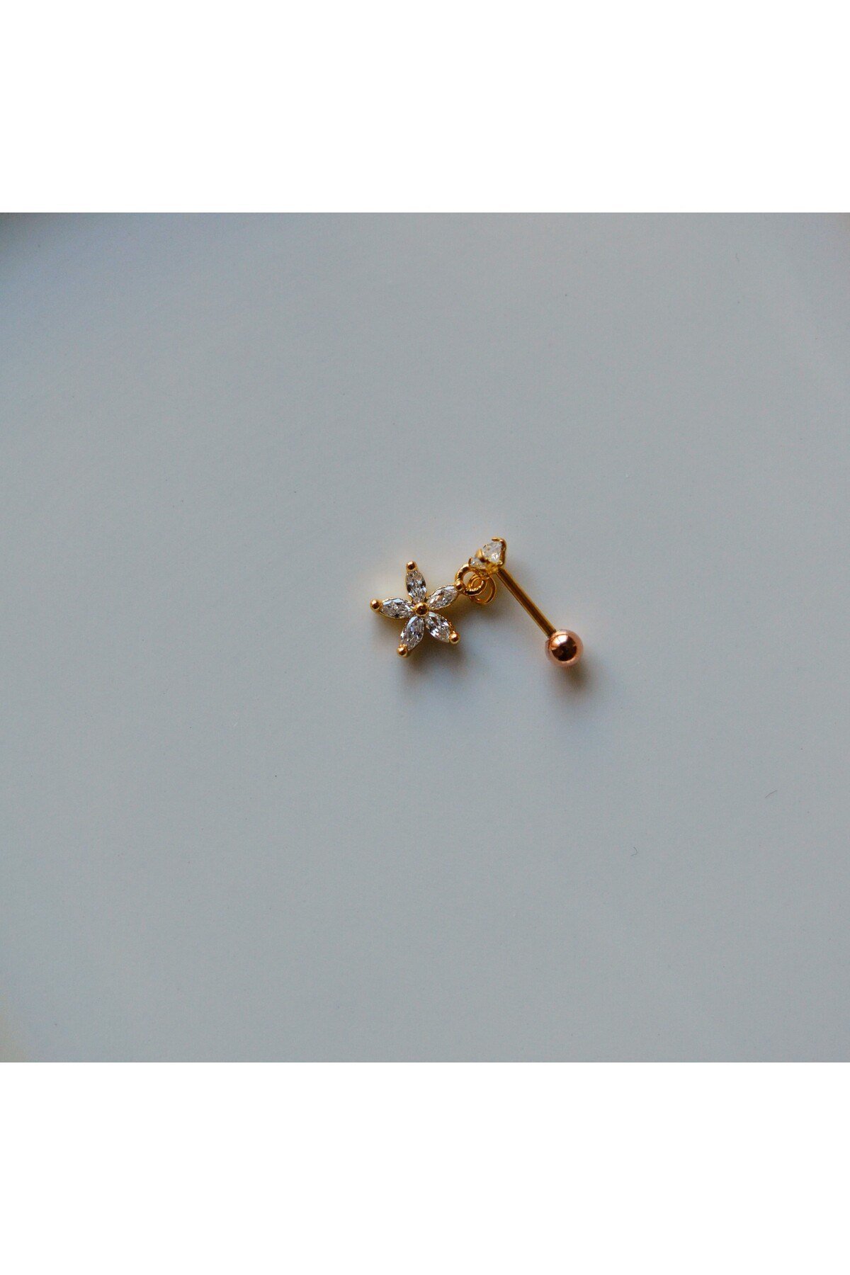 Cerrahi Çelik Çiçek Sallantılı Piercing Helix Kıkırdak Gold Renk
