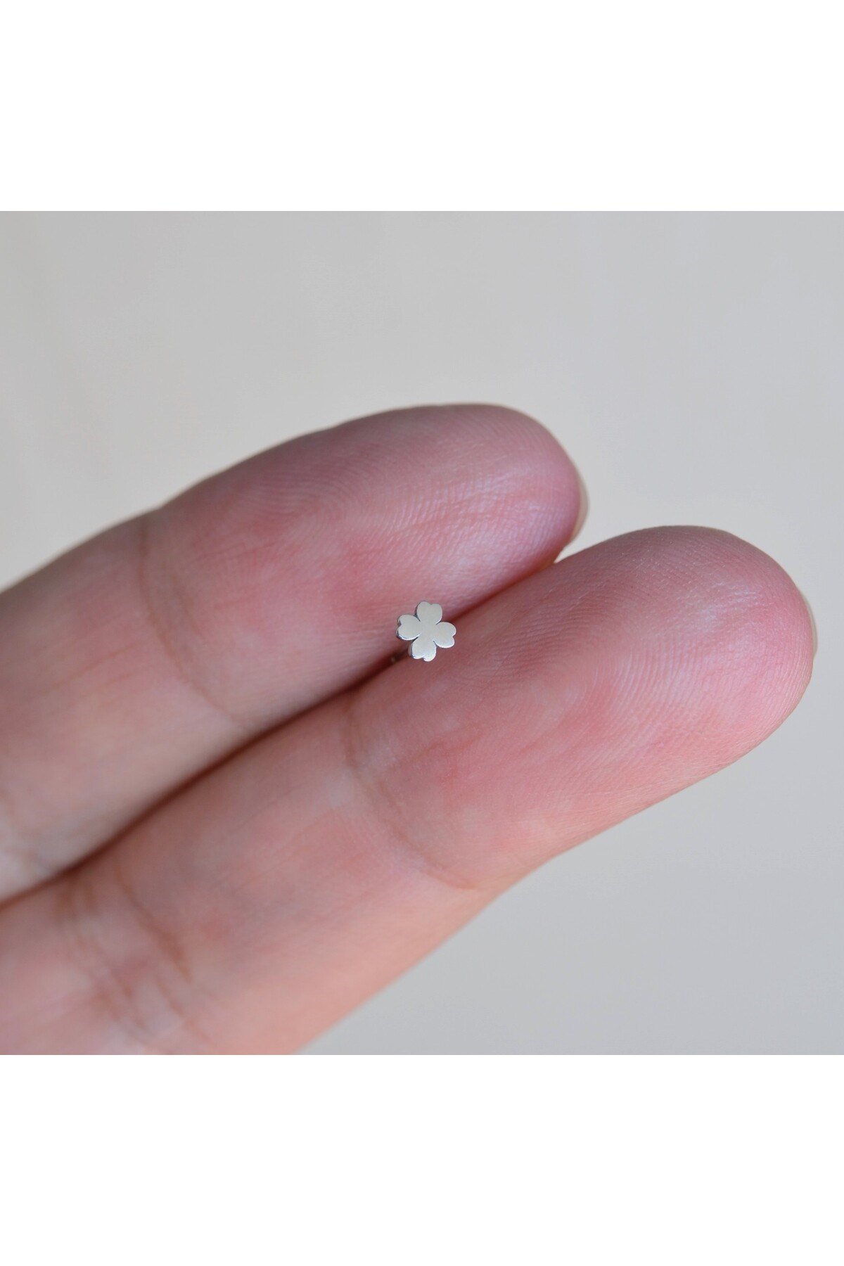 Cerrahi Çelik Silver Renk Çelik Burun Piercing Yonca Model Hızma