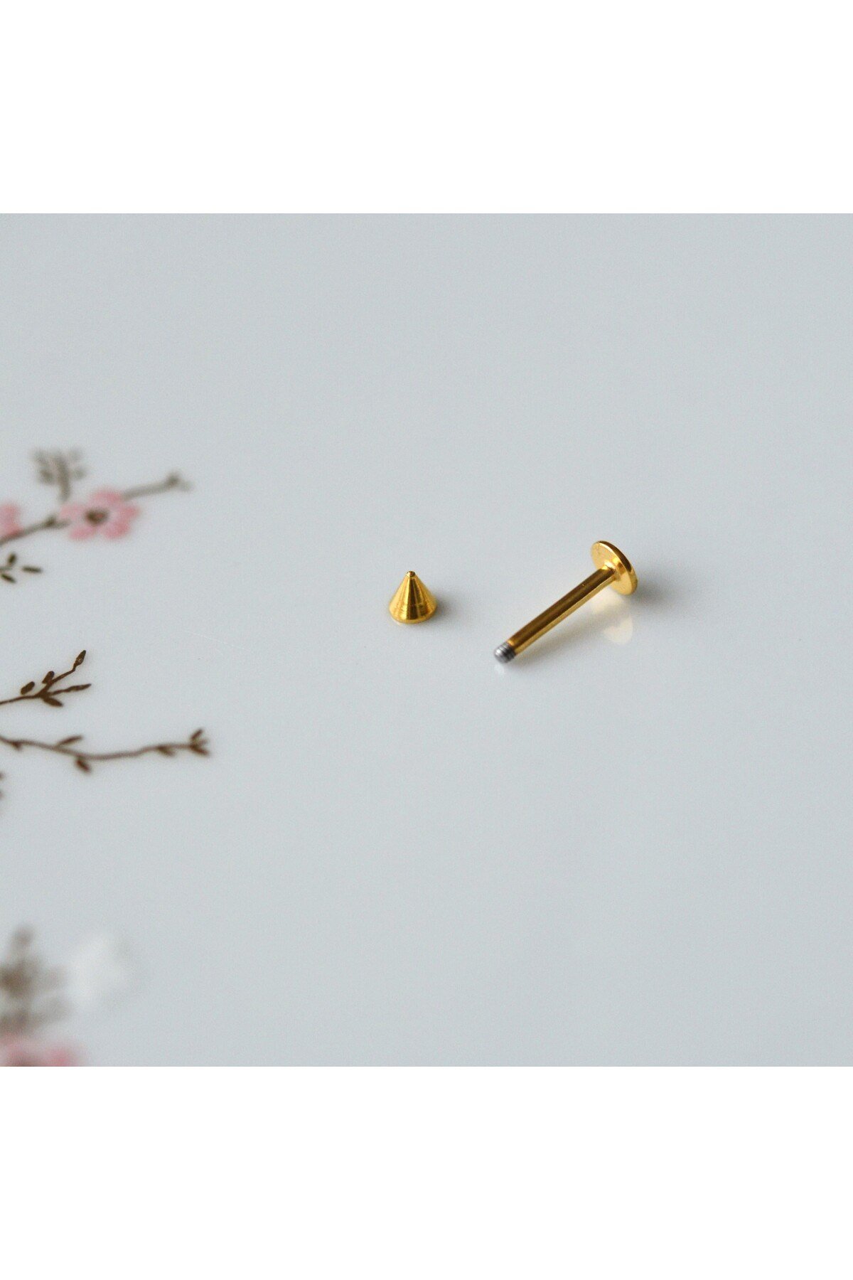 Cerrahi Çelik Sivri Uçlu Tragus Piercing Helix Kıkırdak 8 mm Gold Renk