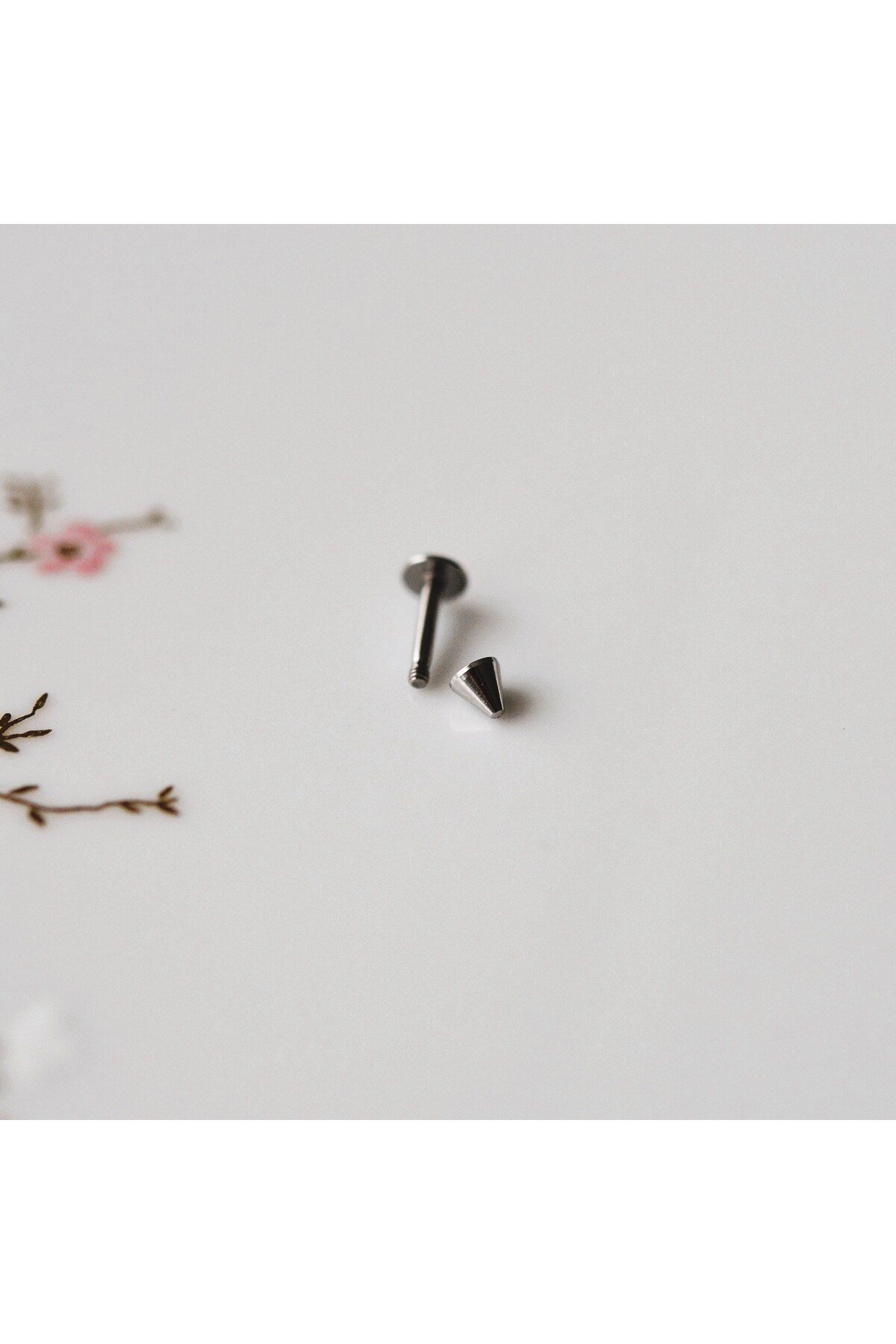 Cerrahi Çelik Sivri Uçlu Tragus Piercing Helix Kıkırdak 6 mm Gümüş Renk
