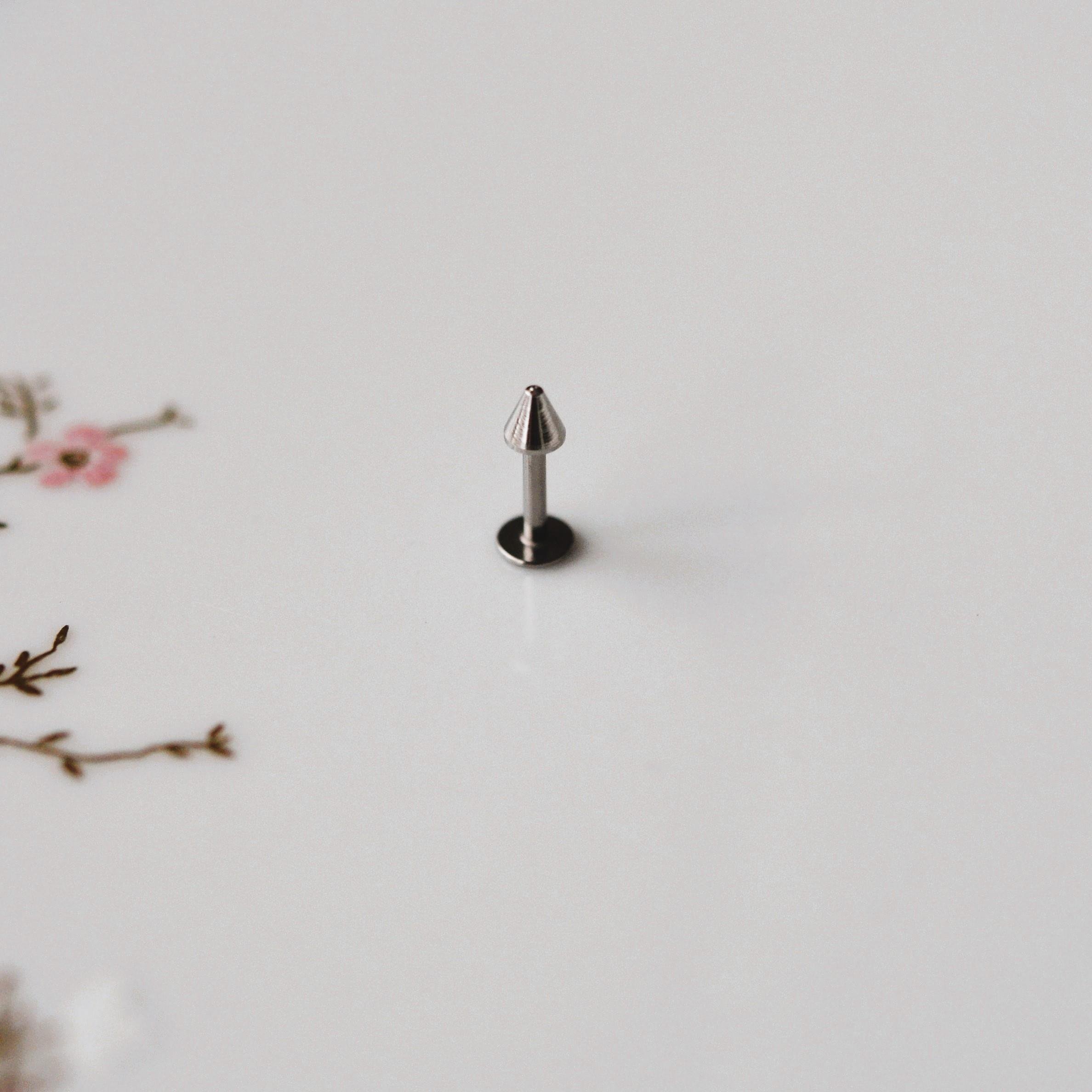 Cerrahi Çelik Sivri Uçlu Tragus Piercing Helix Kıkırdak 6 mm Gümüş Renk