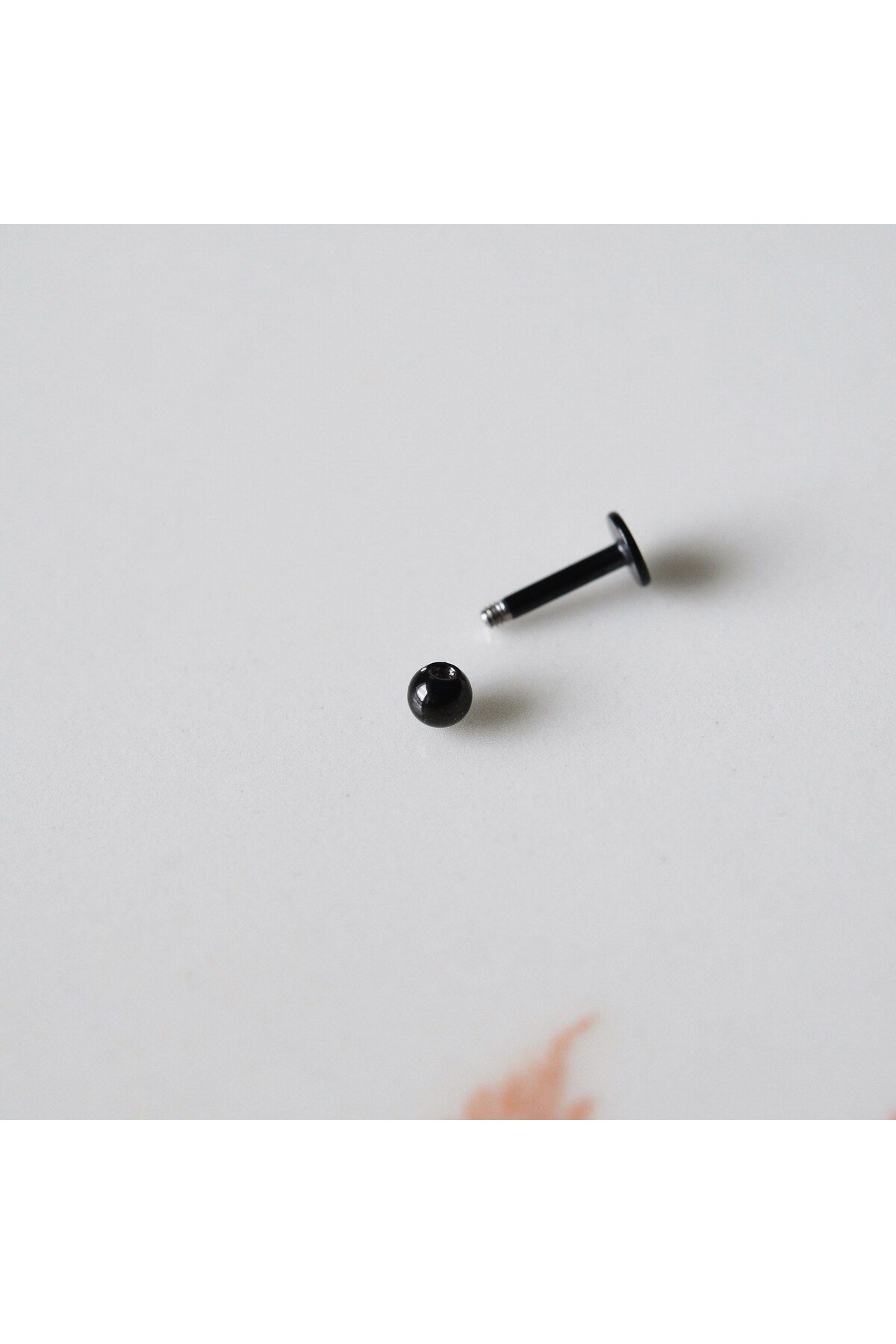 Cerrahi Çelik Top Piercing Tragus Helix Lob Conch Kııkırdak 6 mm Siyah Renk