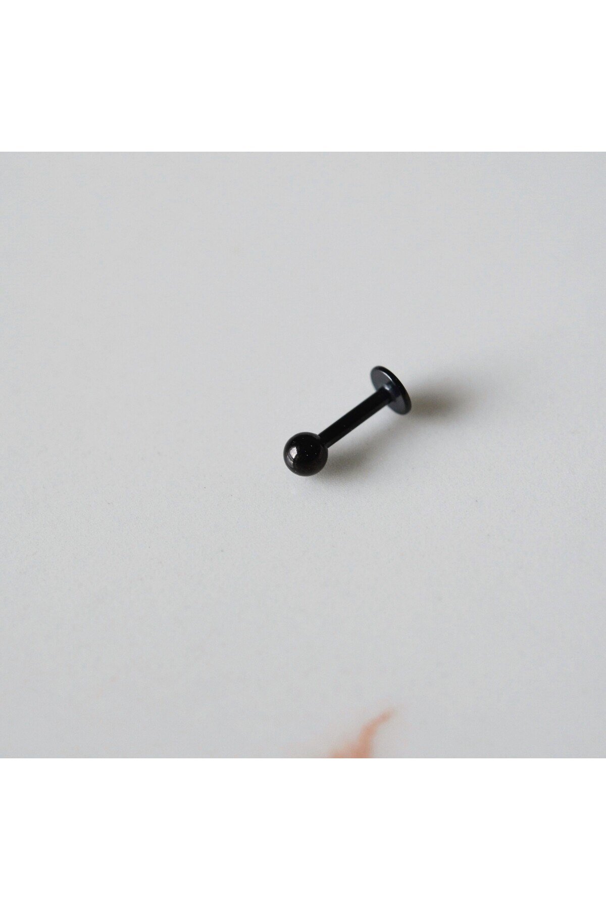Cerrahi Çelik Top Piercing Tragus Helix Lob Conch Kııkırdak 6 mm Siyah Renk