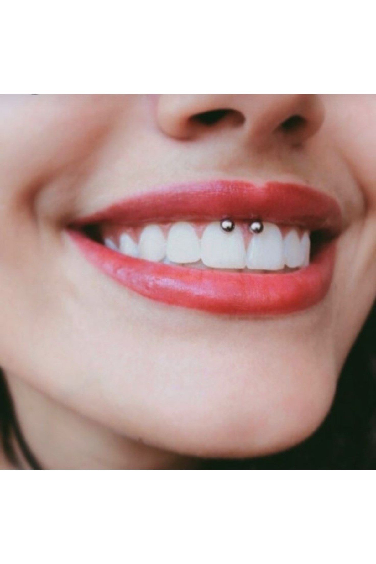 Cerrahi Çelik Ucu Toplu Dudak Piercingi 8 mm Gümüş Renk Smile Piercing