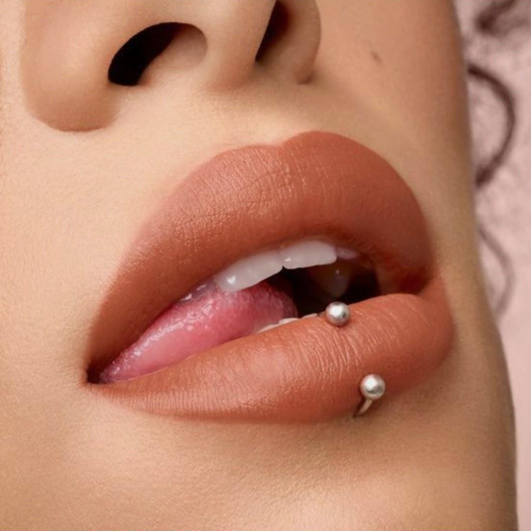 Cerrahi Çelik Ucu Toplu Dudak Piercingi 8 mm Gümüş Renk Smile Piercing